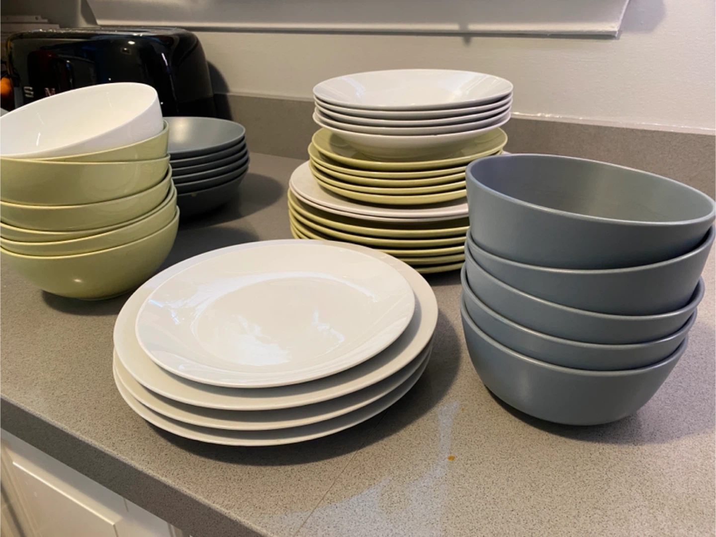 FREE Bowls and Plates Set
