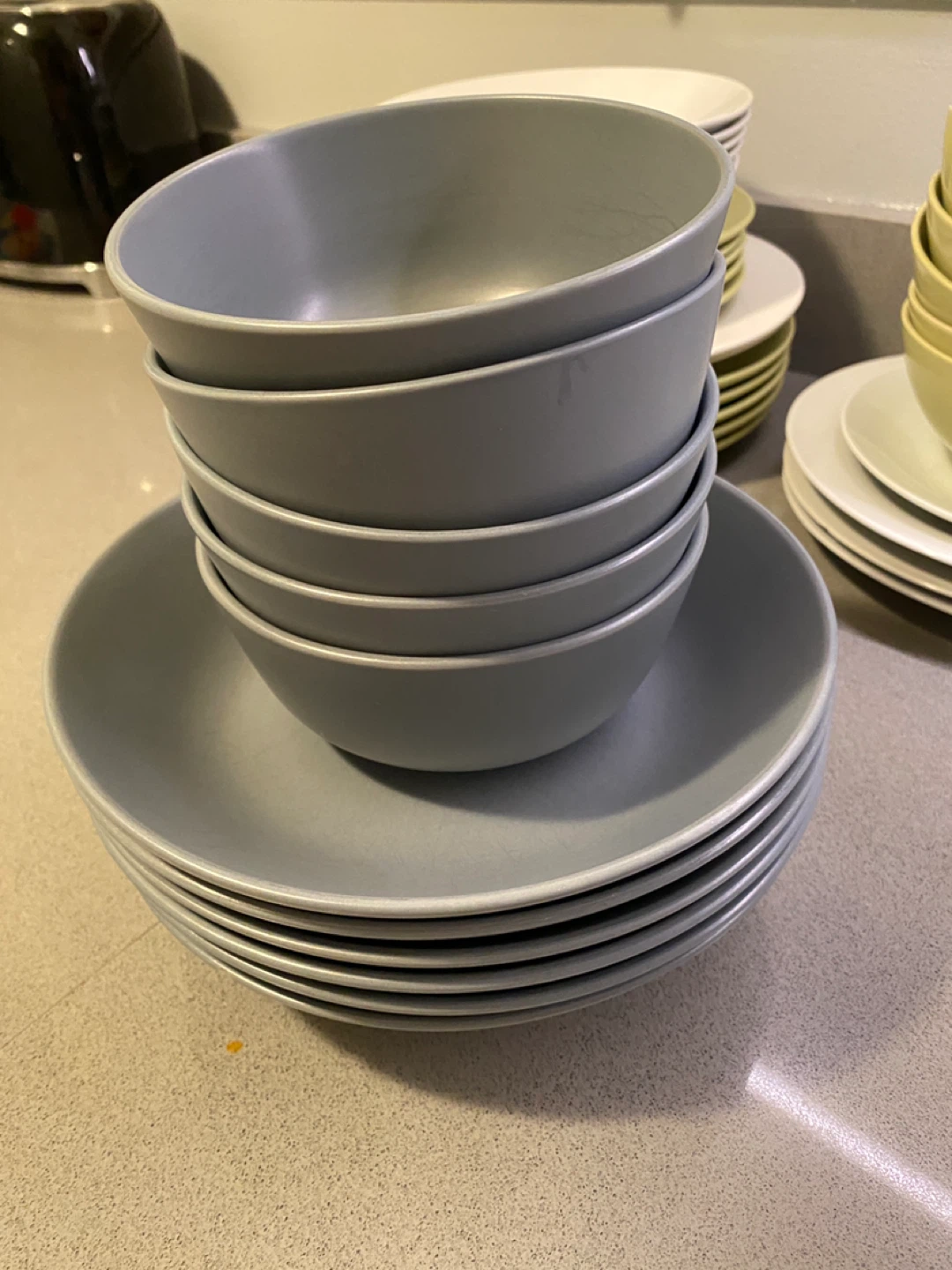 FREE Bowls and Plates Set - photo 4