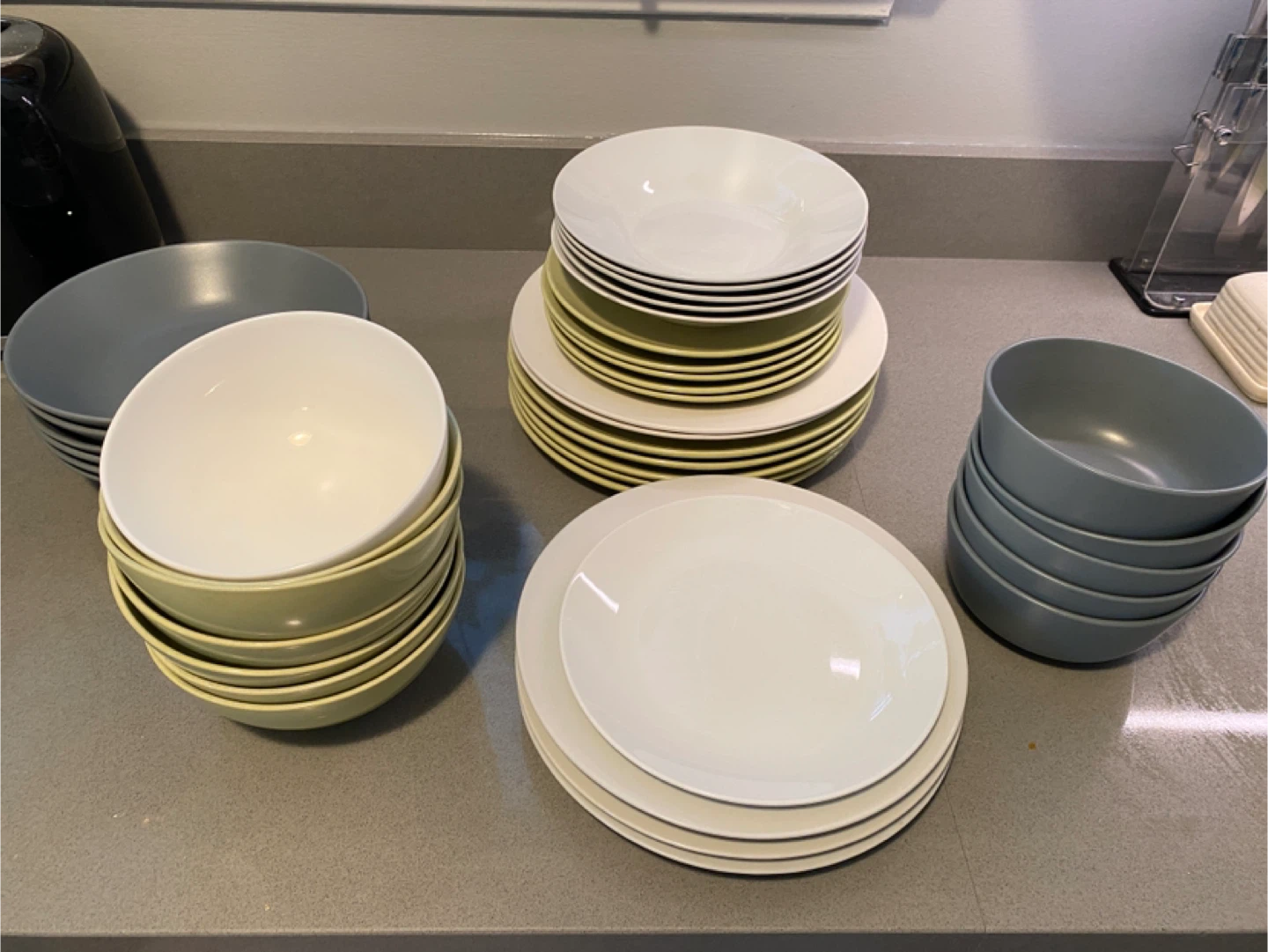 FREE Bowls and Plates Set - photo 2