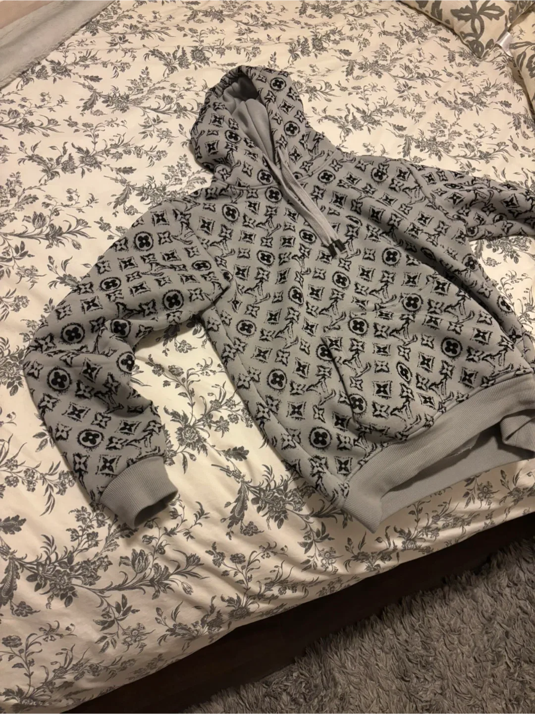 Louis Vuitton Grey Patterned Hoodie image indicator(2)