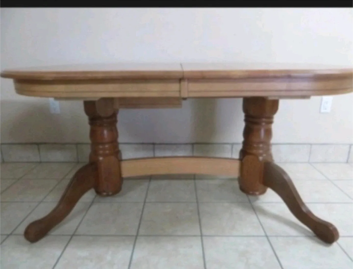 Brand New Solid Wood Dining Table image indicator(4)