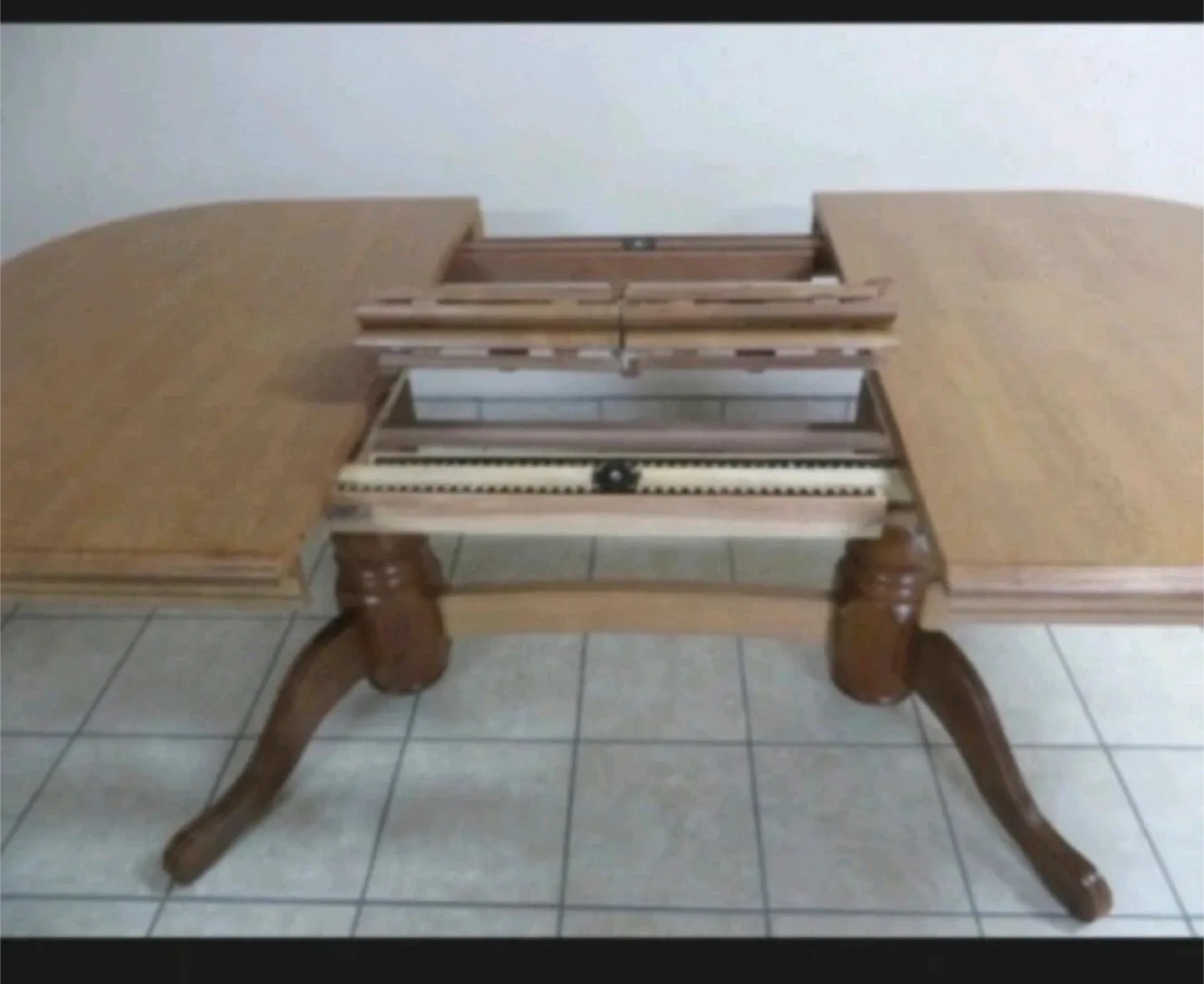 Brand New Solid Wood Dining Table image indicator(3)