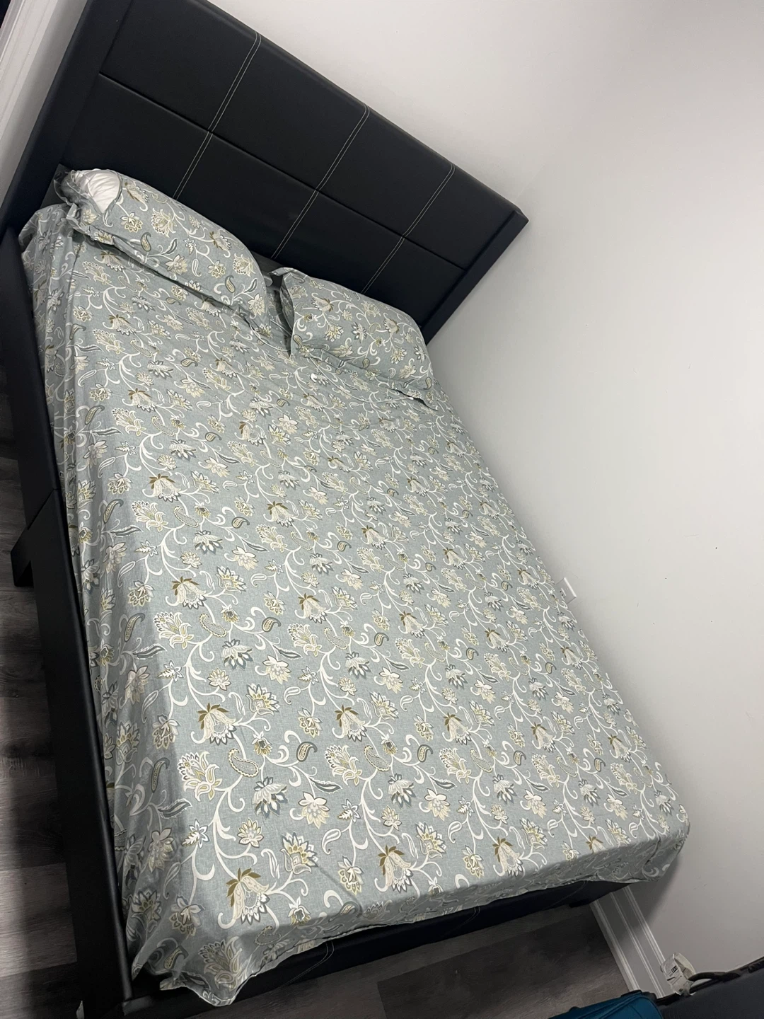 Queen Size Bed with mattress - photo 2