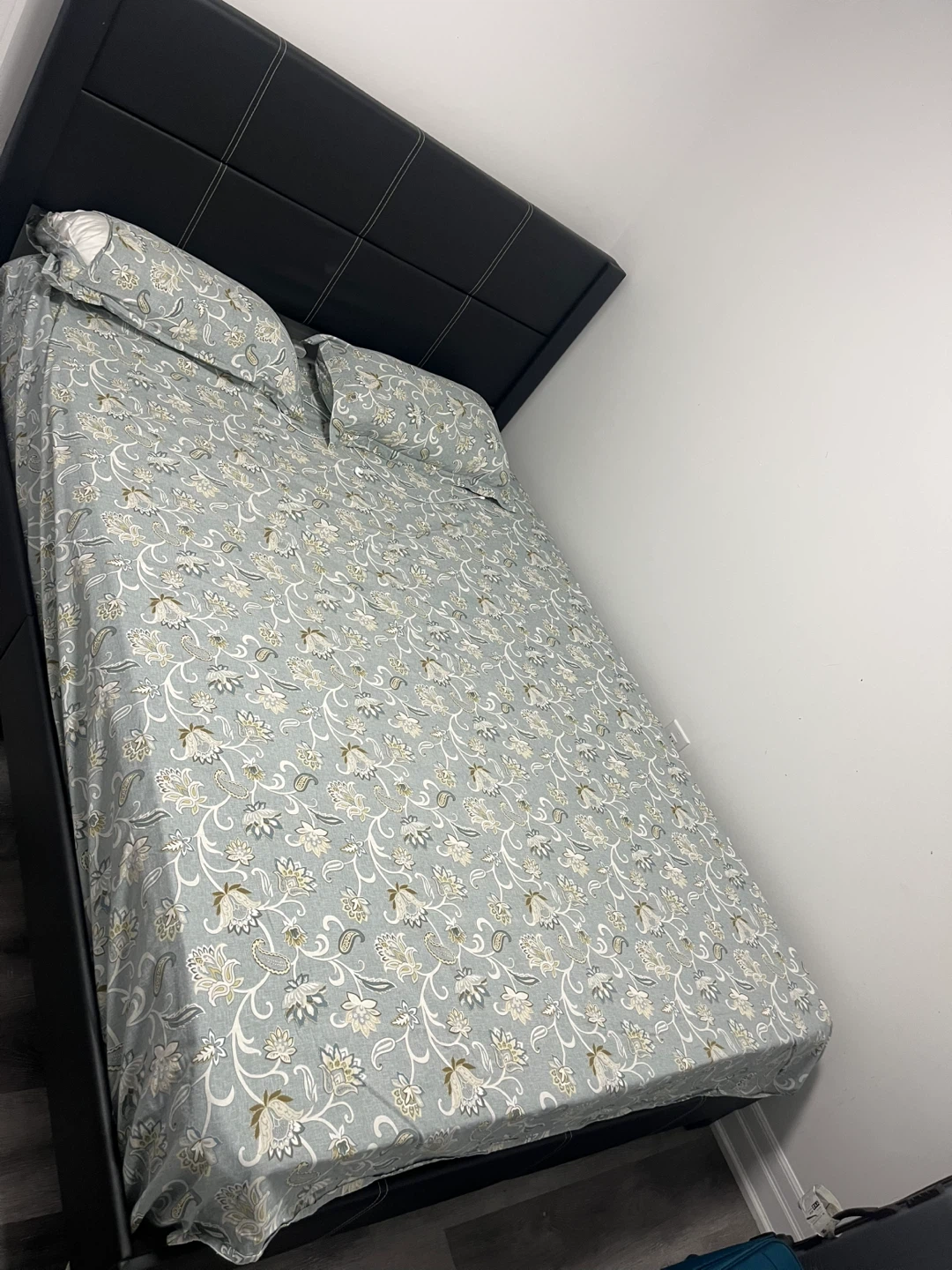 Queen Size Bed with mattress - photo 4