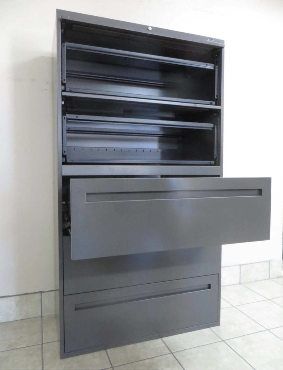 5 Drawers Lateral Metal Filing Cabinet, Lock & Key - photo 3