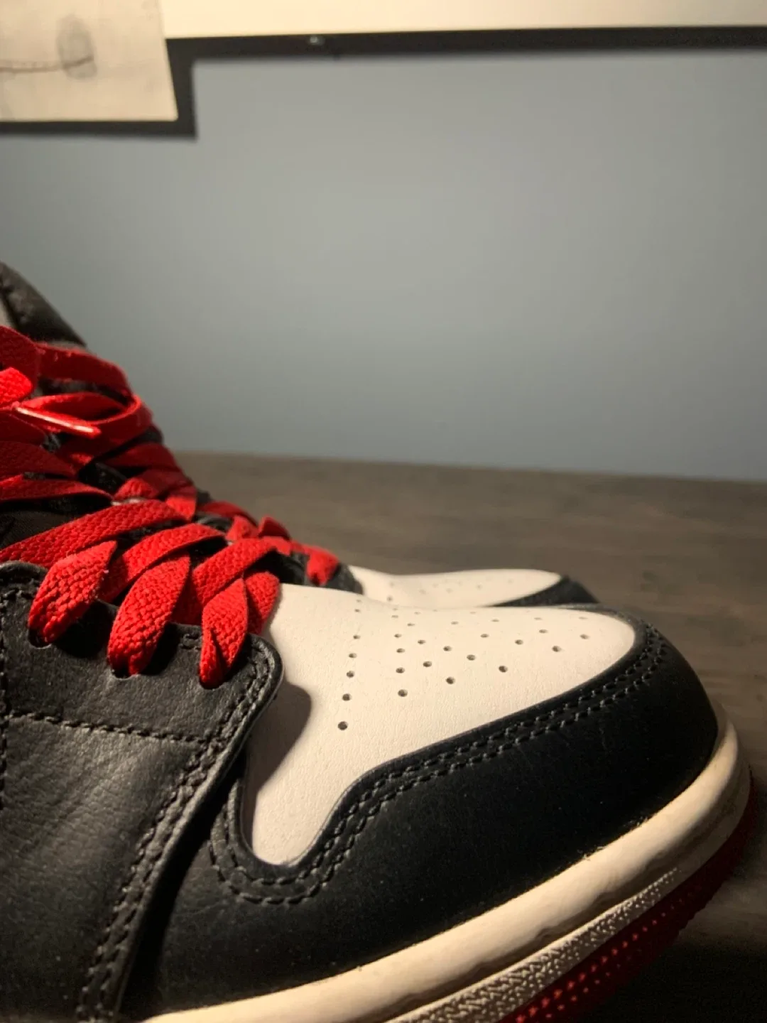 Nike Air Jordan 1 Mid, US 8.5 image indicator(2)