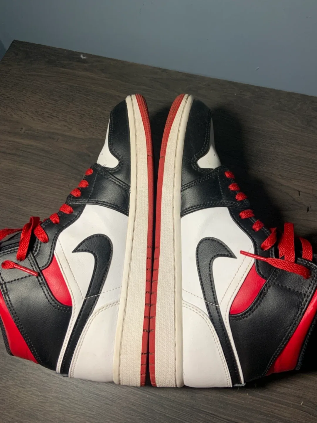 Nike Air Jordan 1 Mid, US 8.5 image indicator(6)