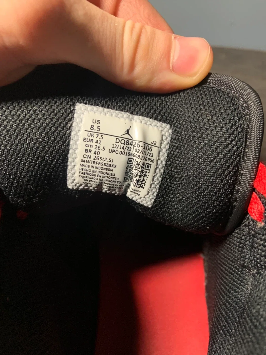 Nike Air Jordan 1 Mid, US 8.5 image indicator(4)