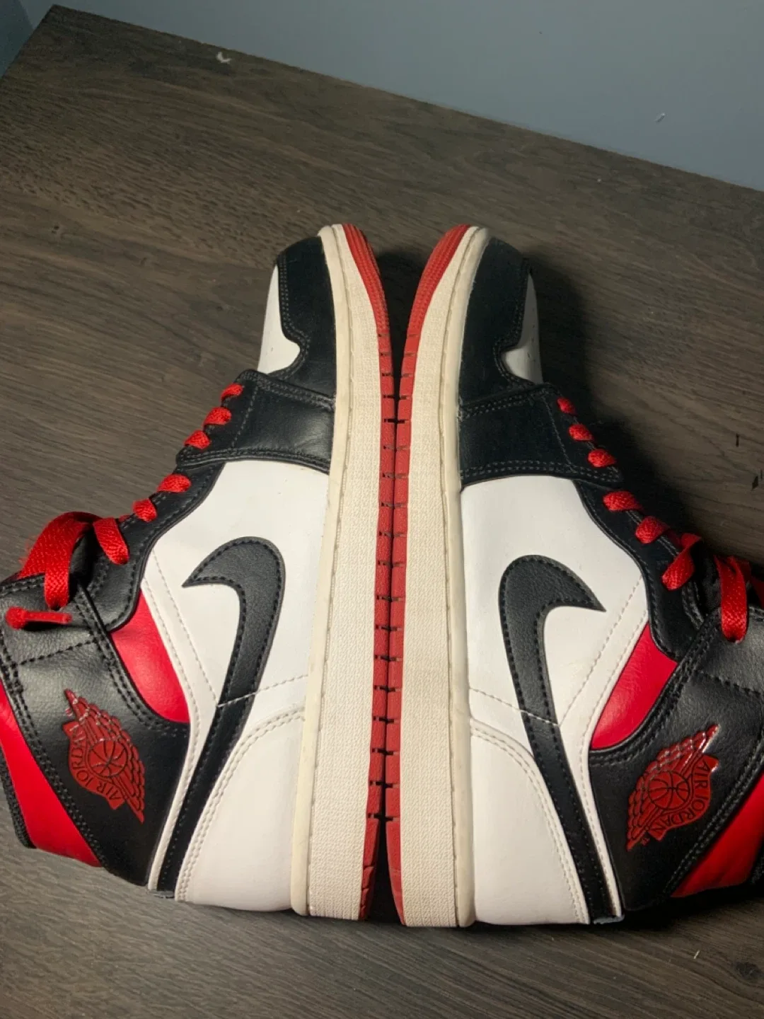 Nike Air Jordan 1 Mid, US 8.5 image indicator(7)