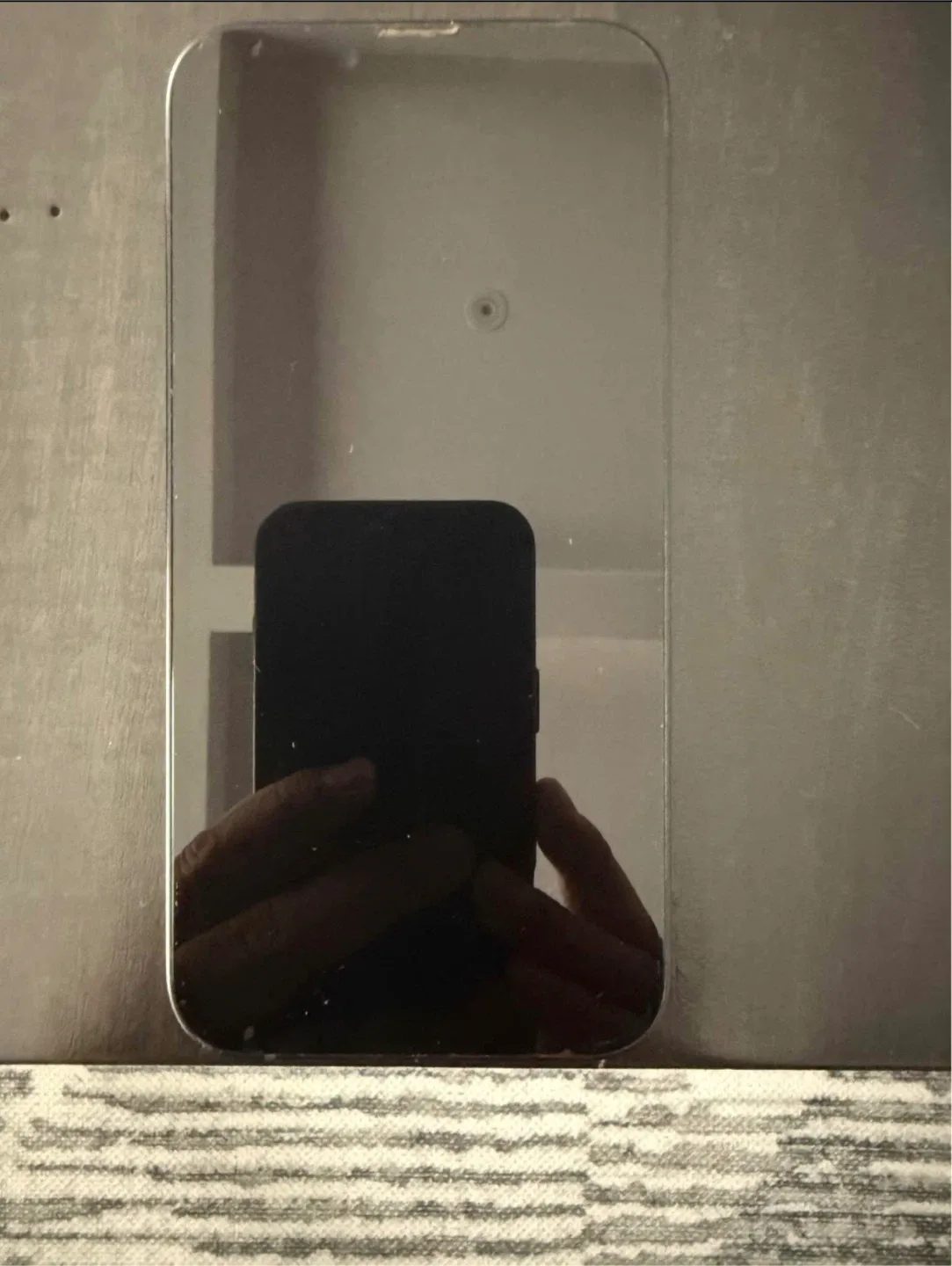 iPhone 14 — 87% Battery Health image indicator(4)