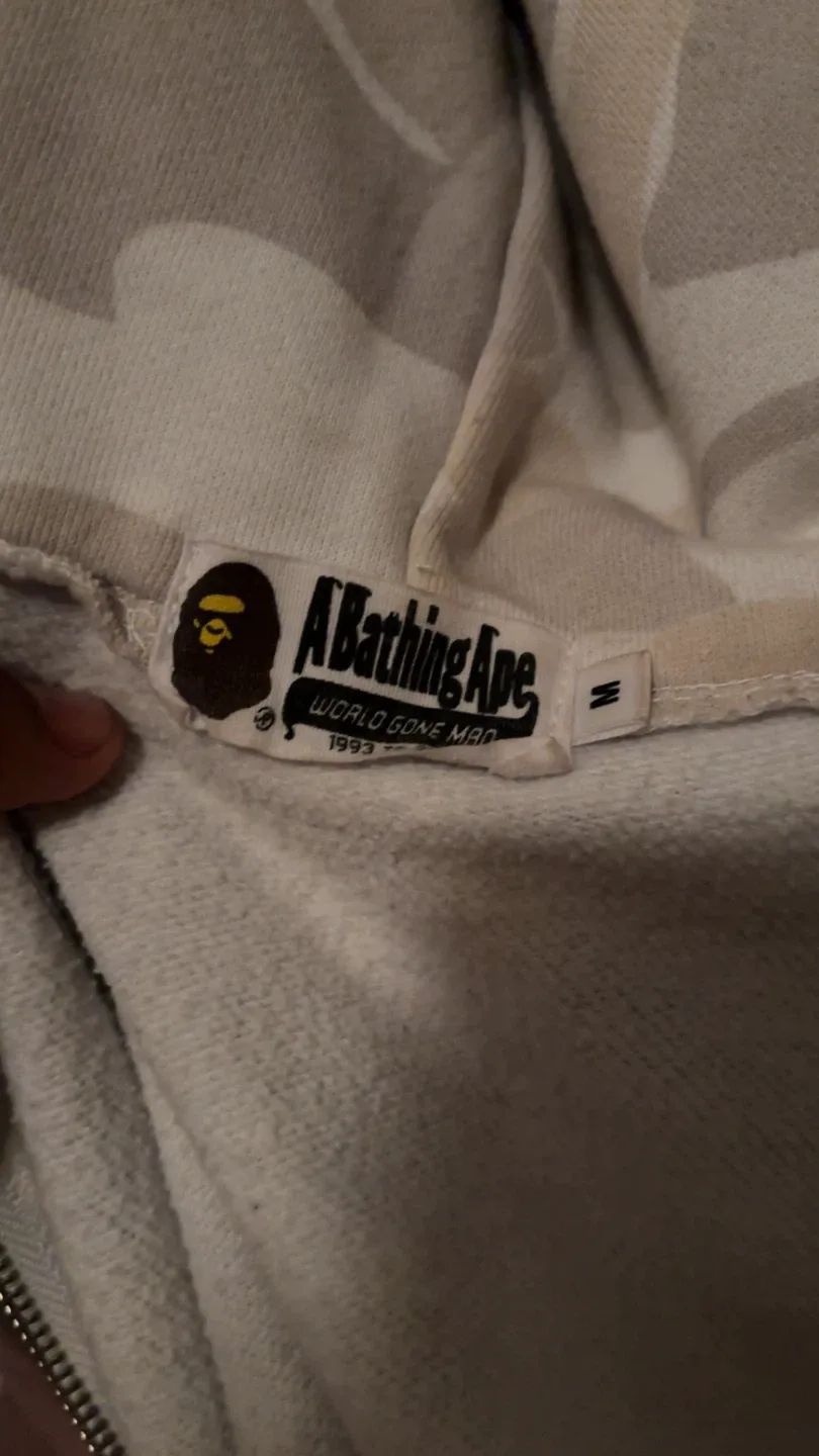 A Bathing Ape BAPE white Shark Hoodie - Size M image indicator(2)