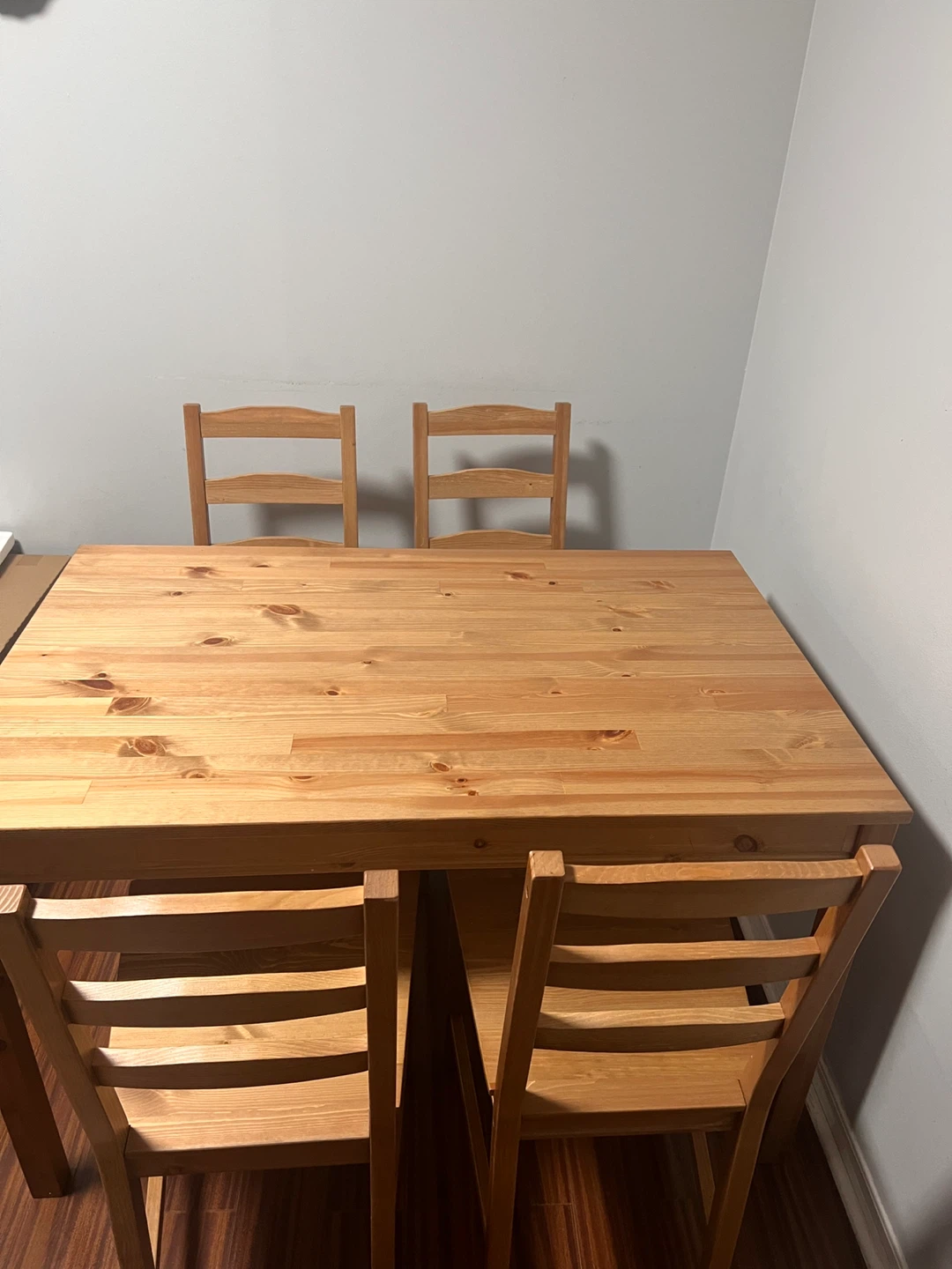 “Moving sale” Ikea dining table with 4 chairs - photo 2