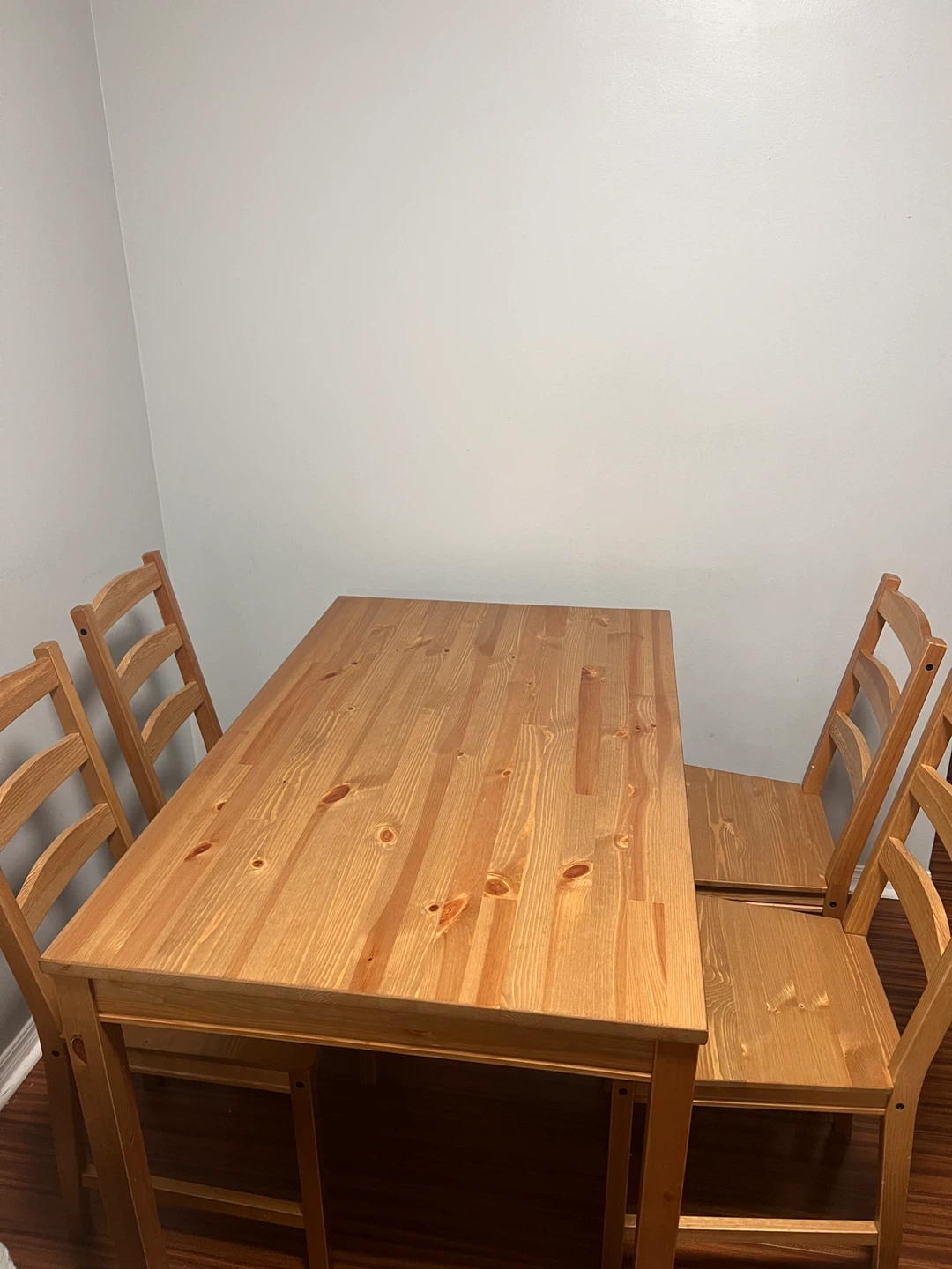 “Moving sale” Ikea dining table with 4 chairs - photo 3