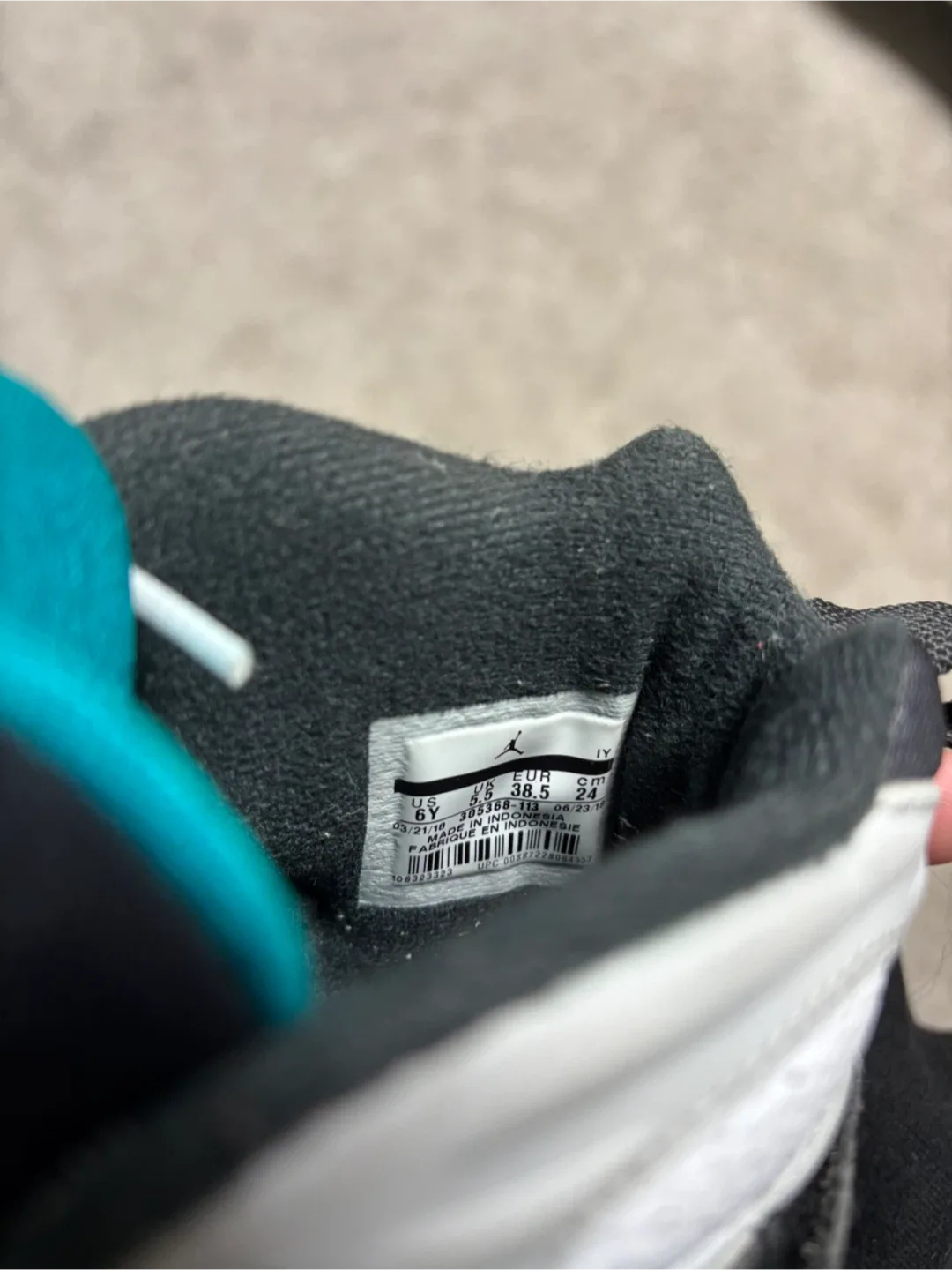 Air Jordan 8 Retro “South Beach” Youth Size 6Y image indicator(5)