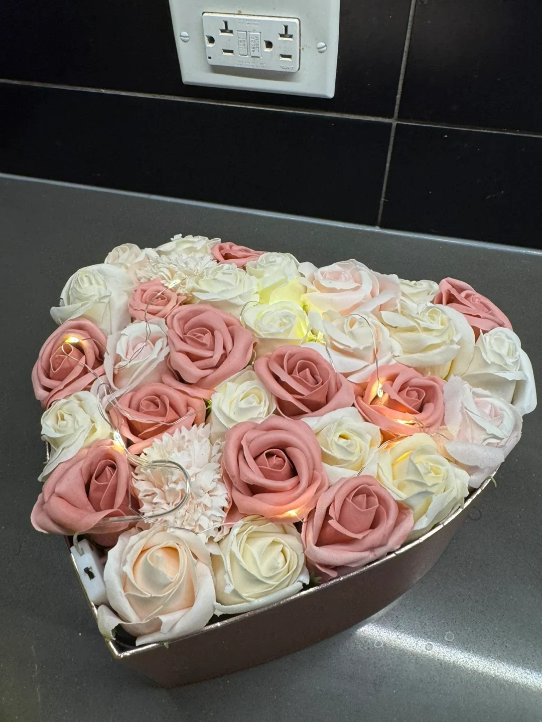 Heart Shaped Rose Flower Box with Fairy lights image indicator(5)