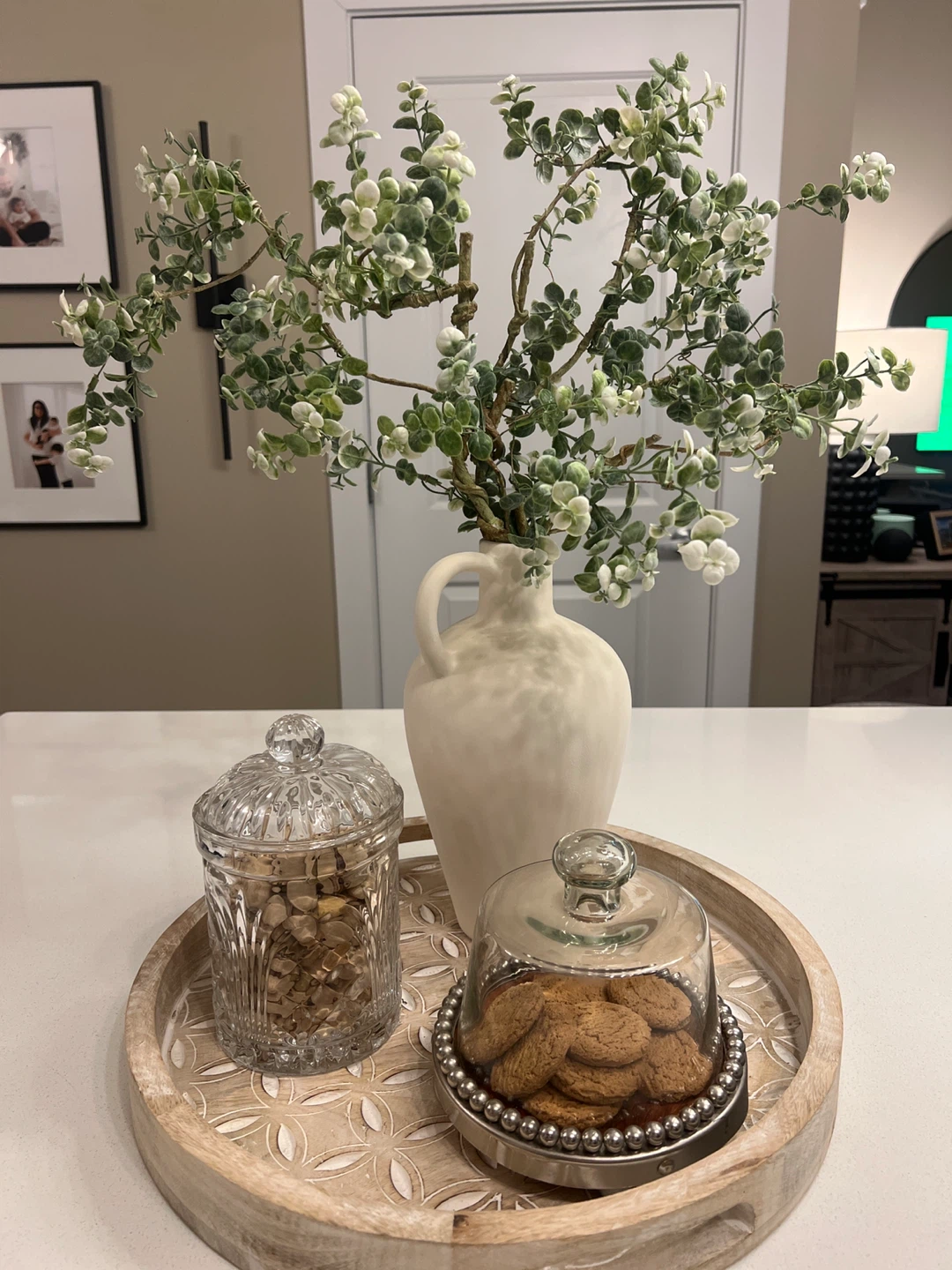 Home Decor: Vase with plants
