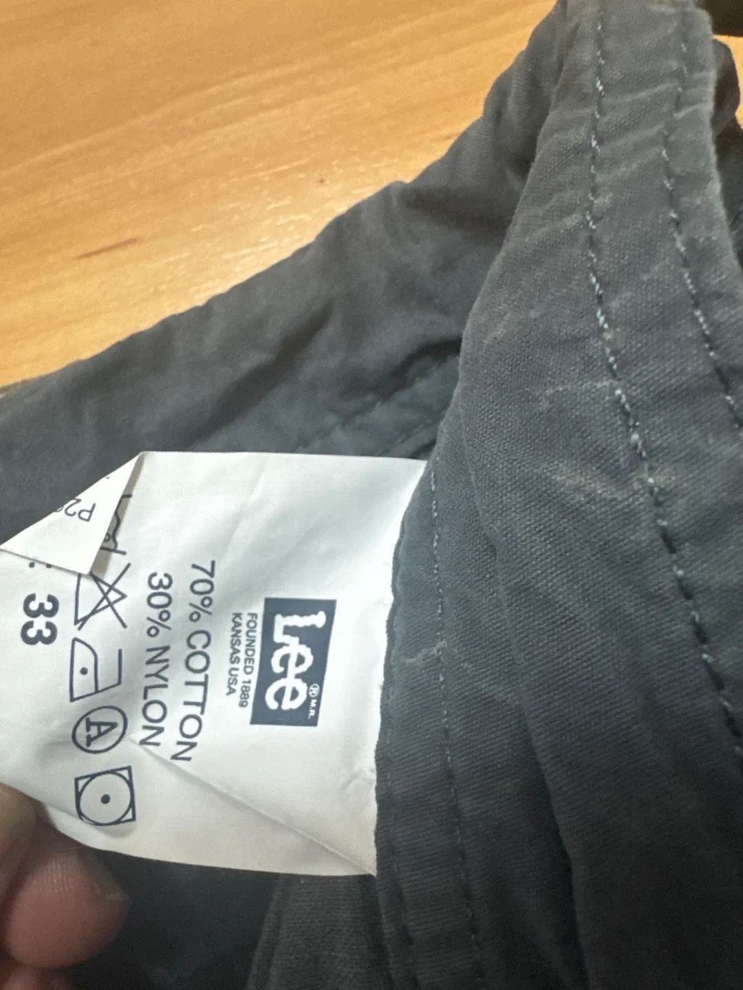 Lee Cargo Shorts - Size 33 image indicator(3)