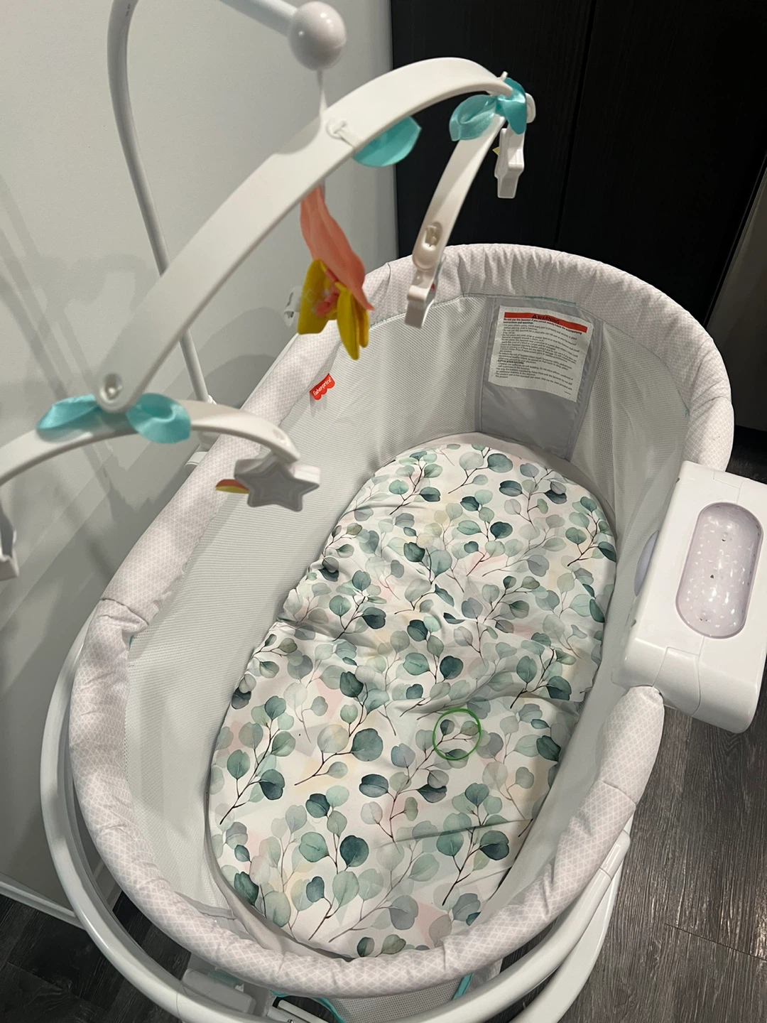 Fisher-Price Soothing Motions Bassinet - photo 2