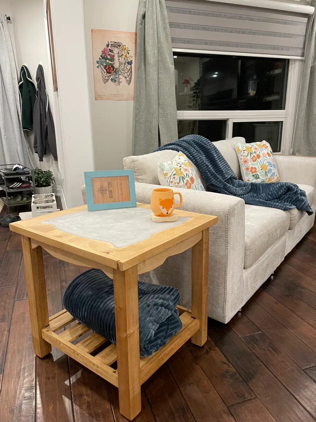 Wooden Side Table with Bottom Shelf image indicator(6)