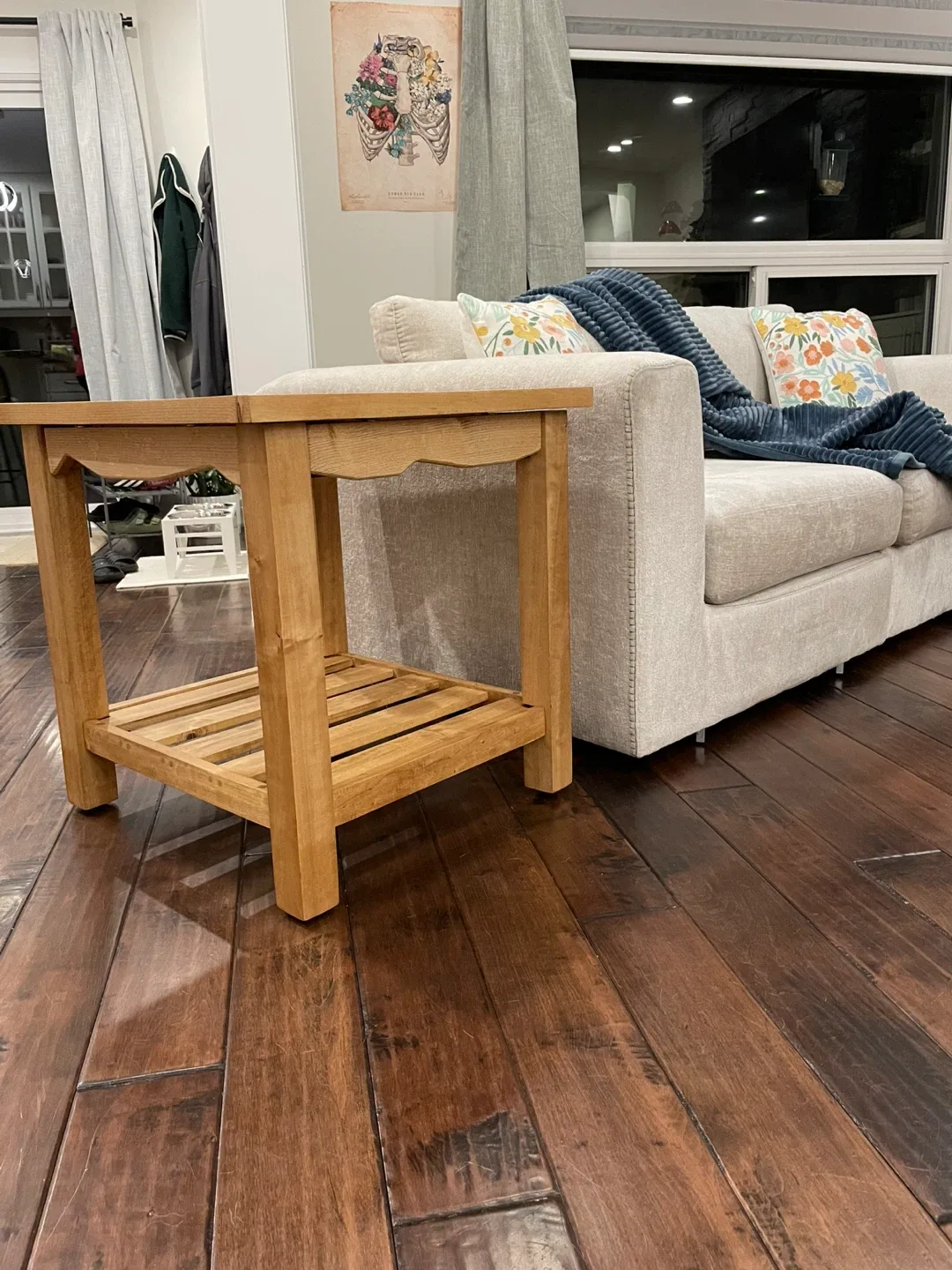 Wooden Side Table with Bottom Shelf image indicator(3)