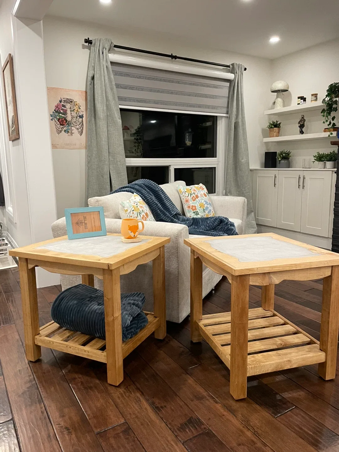 Wooden Side Table with Bottom Shelf image indicator(7)