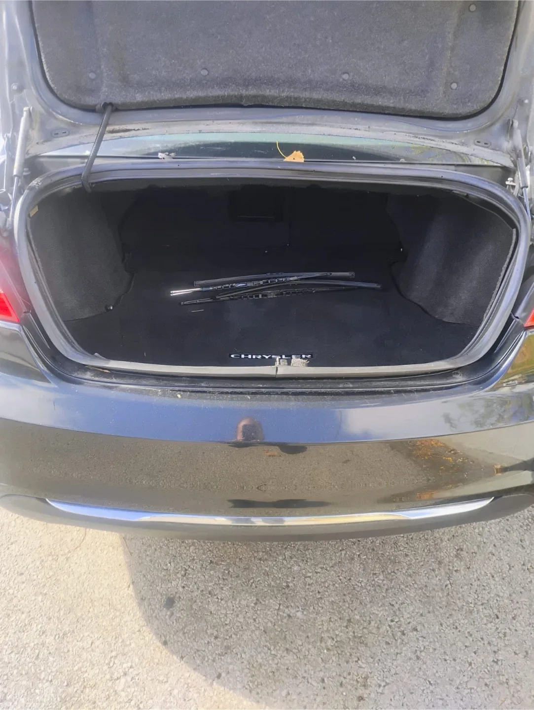 Black Chrysler 200 Sedan image indicator(3)