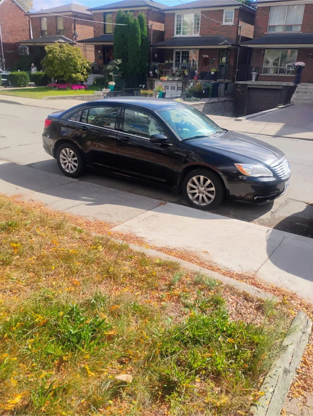 Black Chrysler 200 Sedan image indicator(2)