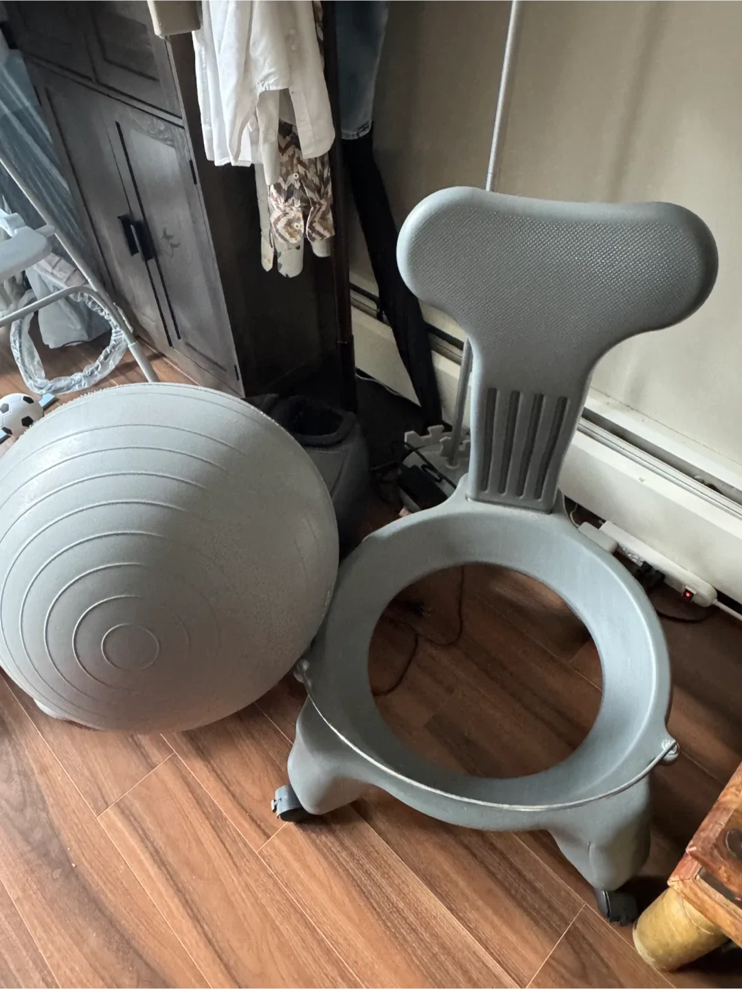 Gaiam Balance Ball Chair - Grey image indicator(2)