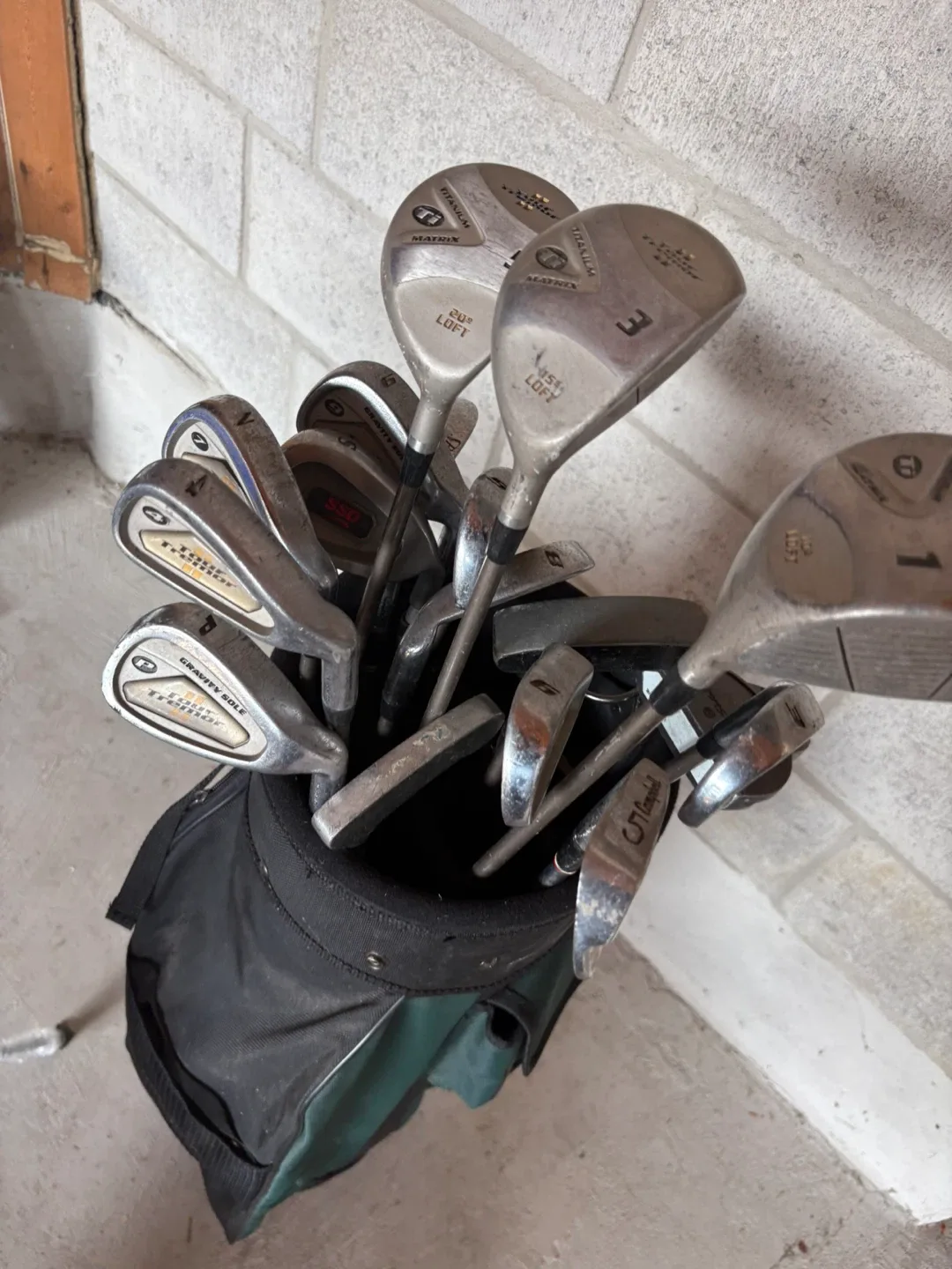 Used Golf Club Set with Bag image indicator(2)