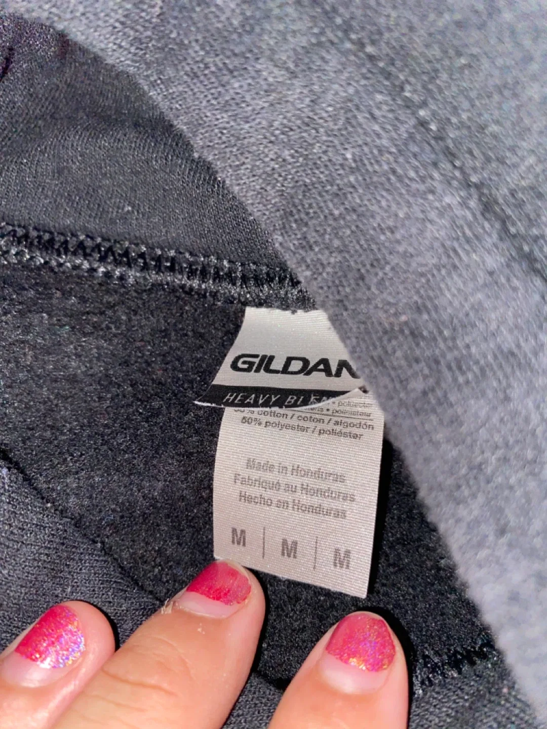 Gildan Black Hoodie - Size M image indicator(2)