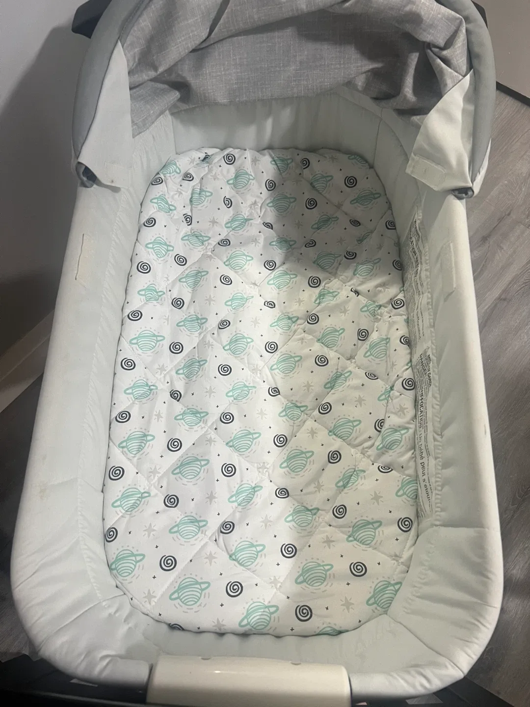 Bassinet - Grey and White image indicator(2)