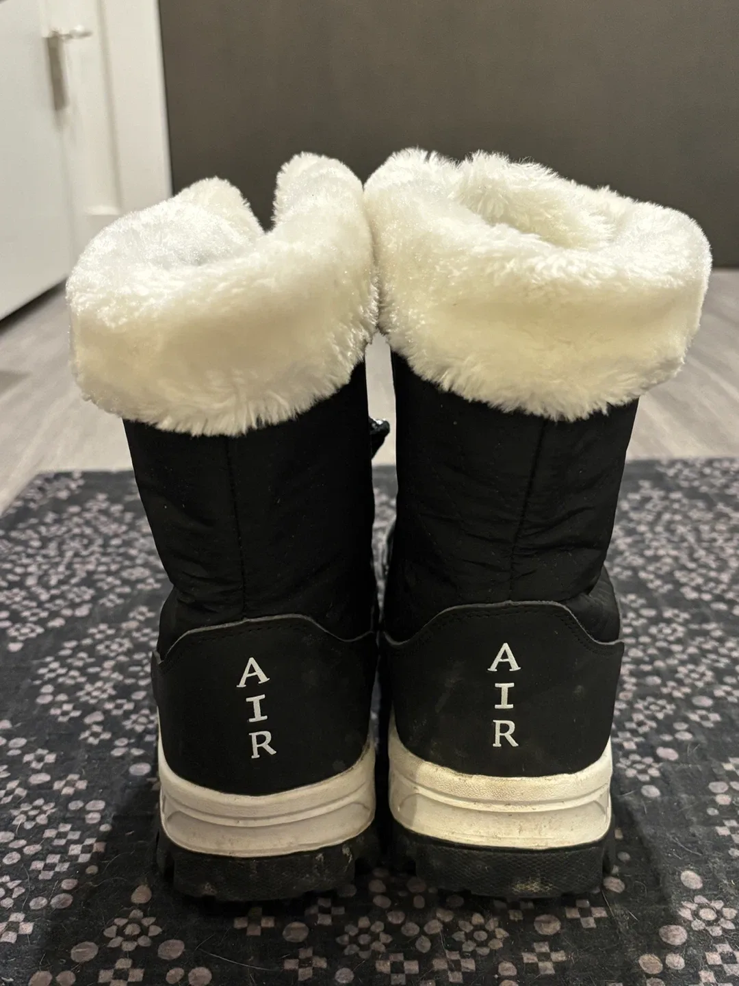 Black Winter Snow Boots - Size 7.5 image indicator(4)