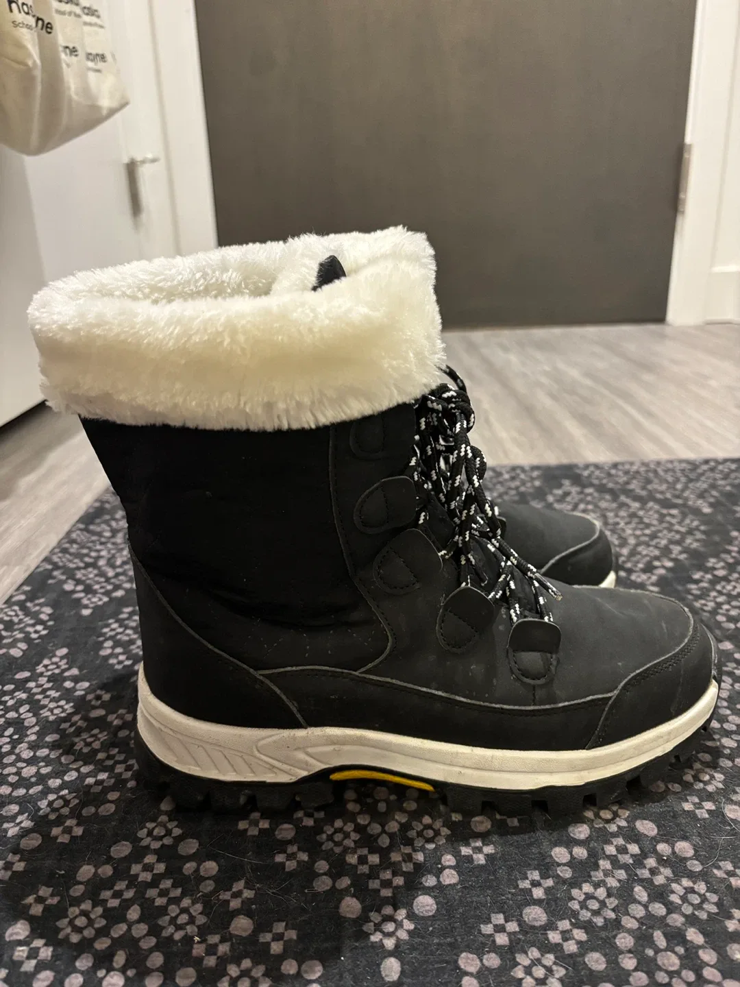 Black Winter Snow Boots - Size 7.5 image indicator(3)