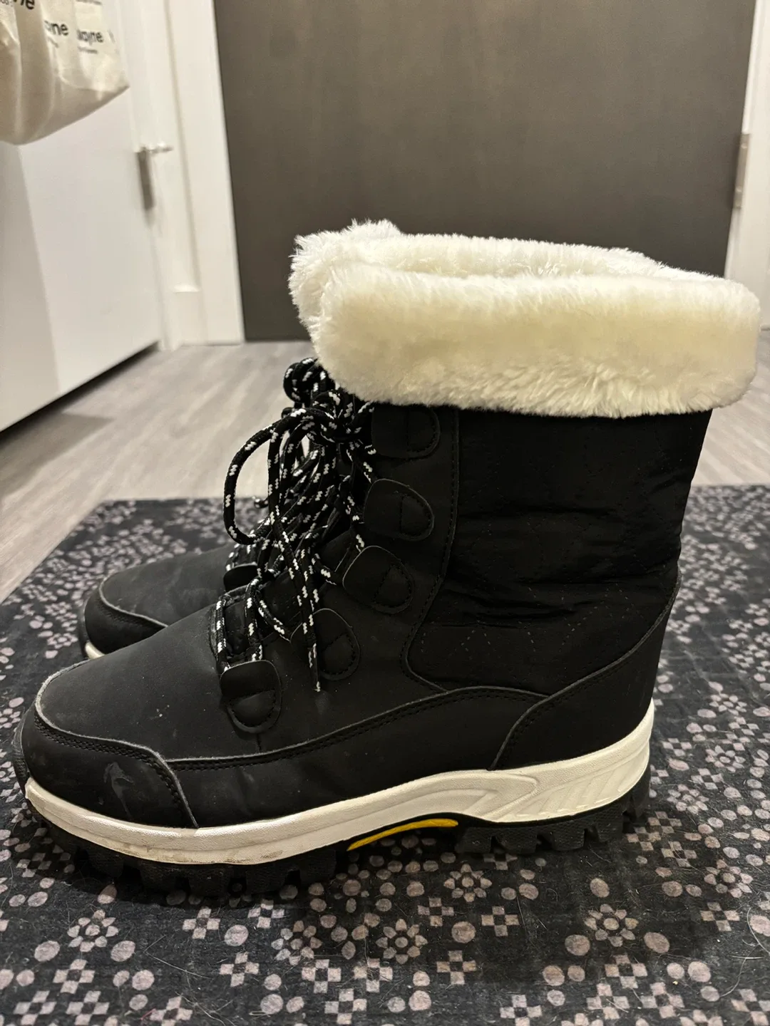 Black Winter Snow Boots - Size 7.5 image indicator(2)