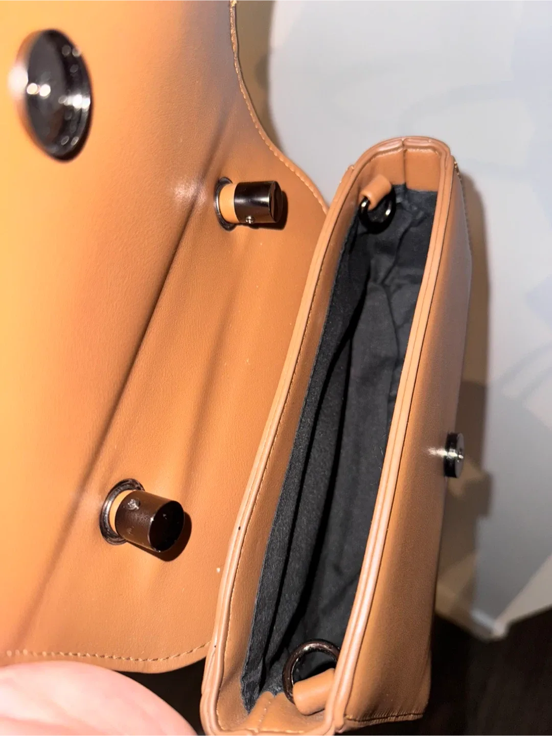 Cake-Inspired Brown & Beige Handbag image indicator(3)