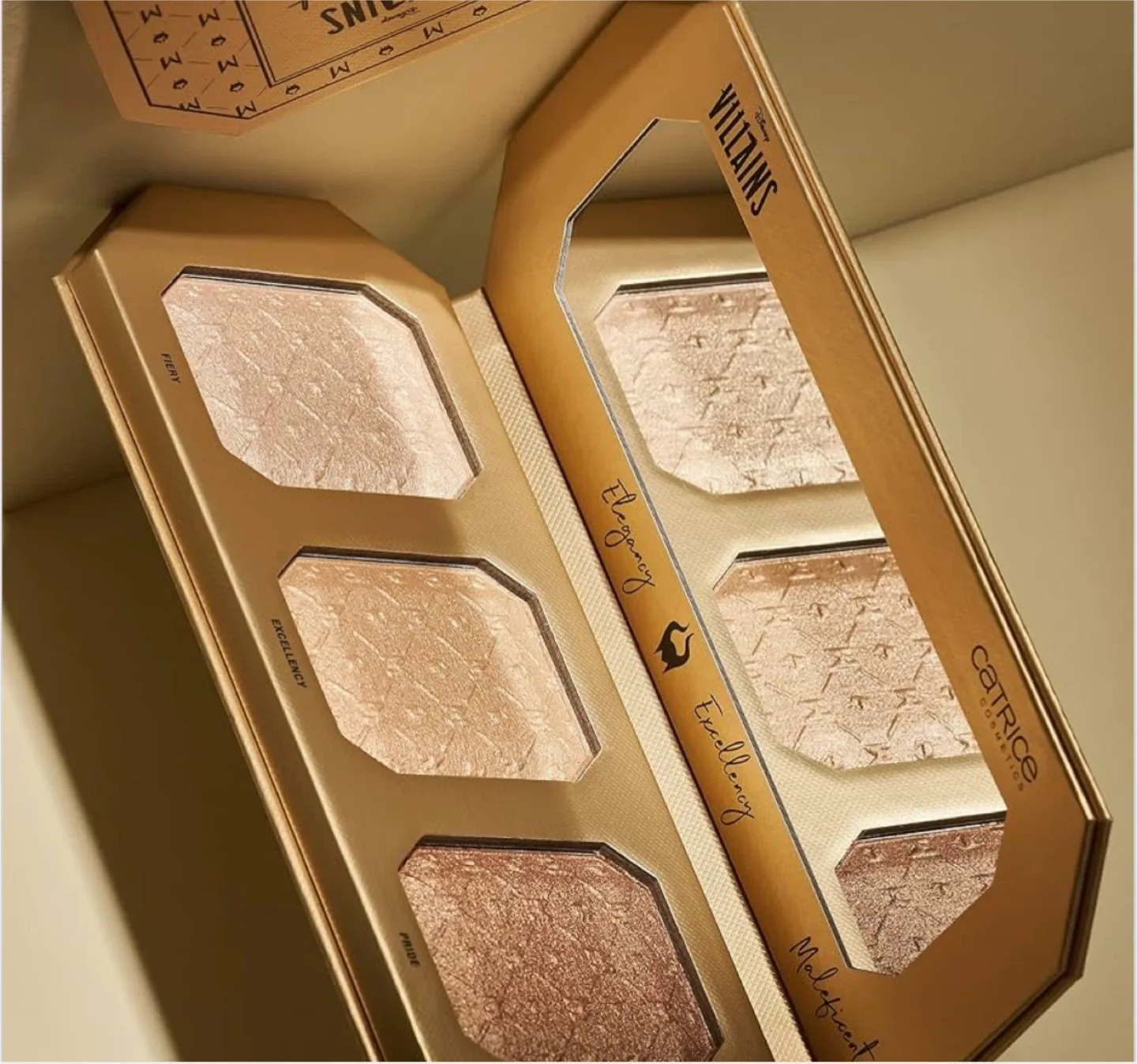 Catrice Disney Villains Maleficent Highlighter Palette image indicator(4)