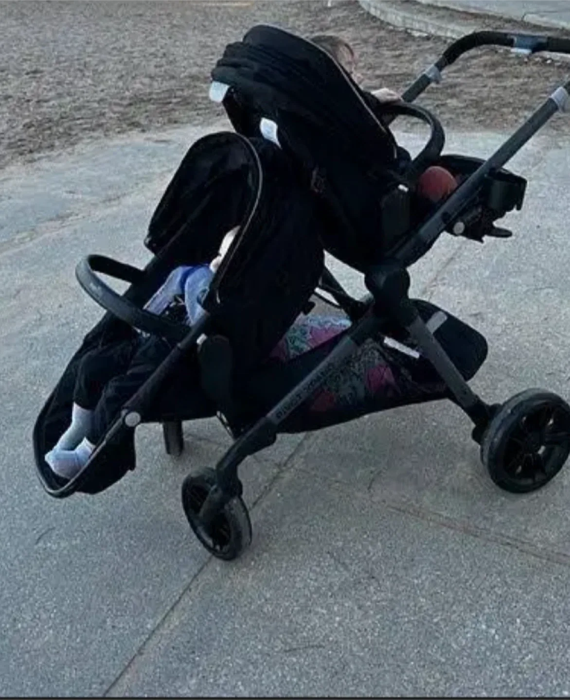 Evenflo Pivot Xpand Double Stroller with Infant Car Seat image indicator(3)