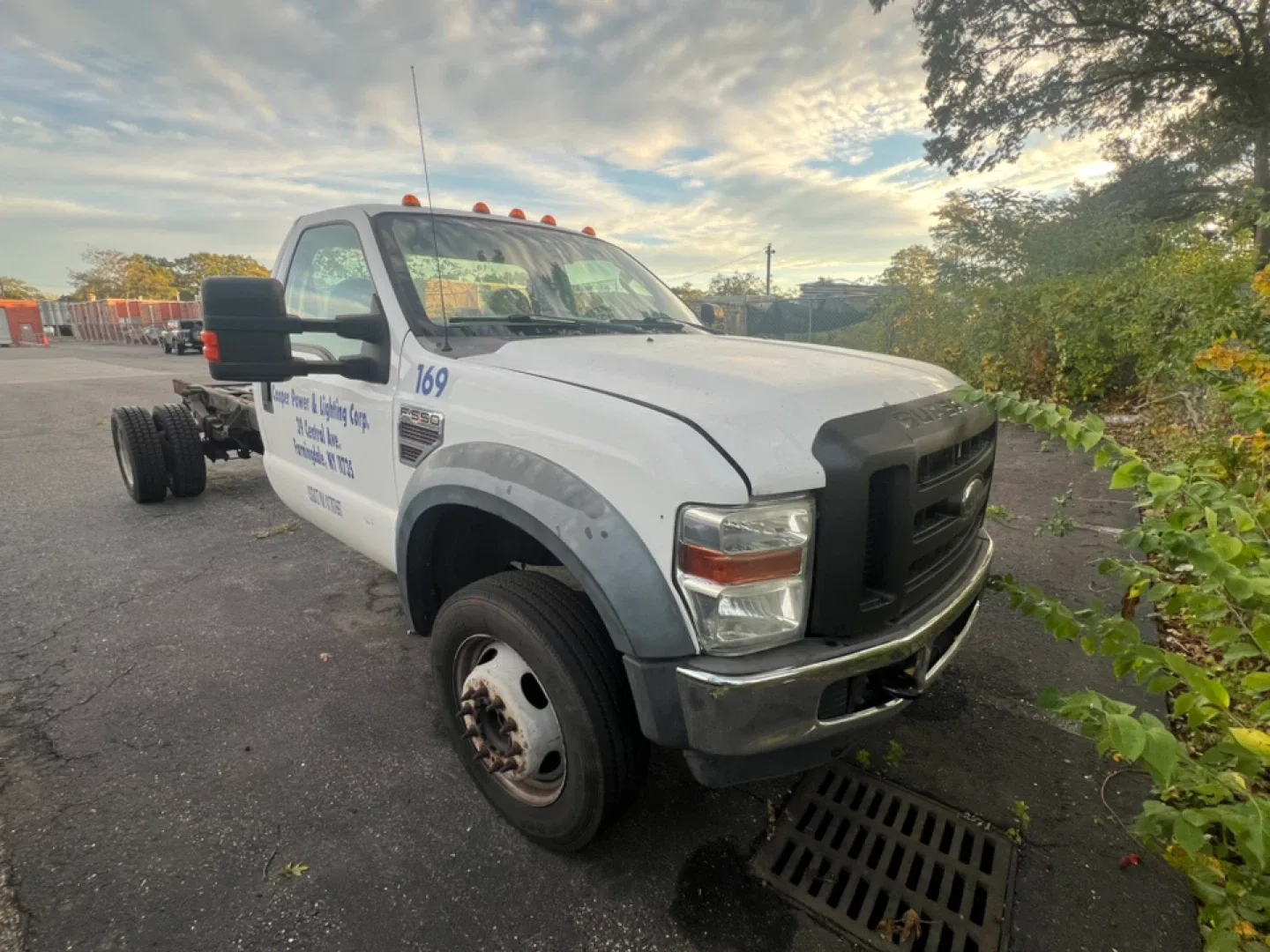 Ford F550 Truck Chassis Cab image indicator(3)