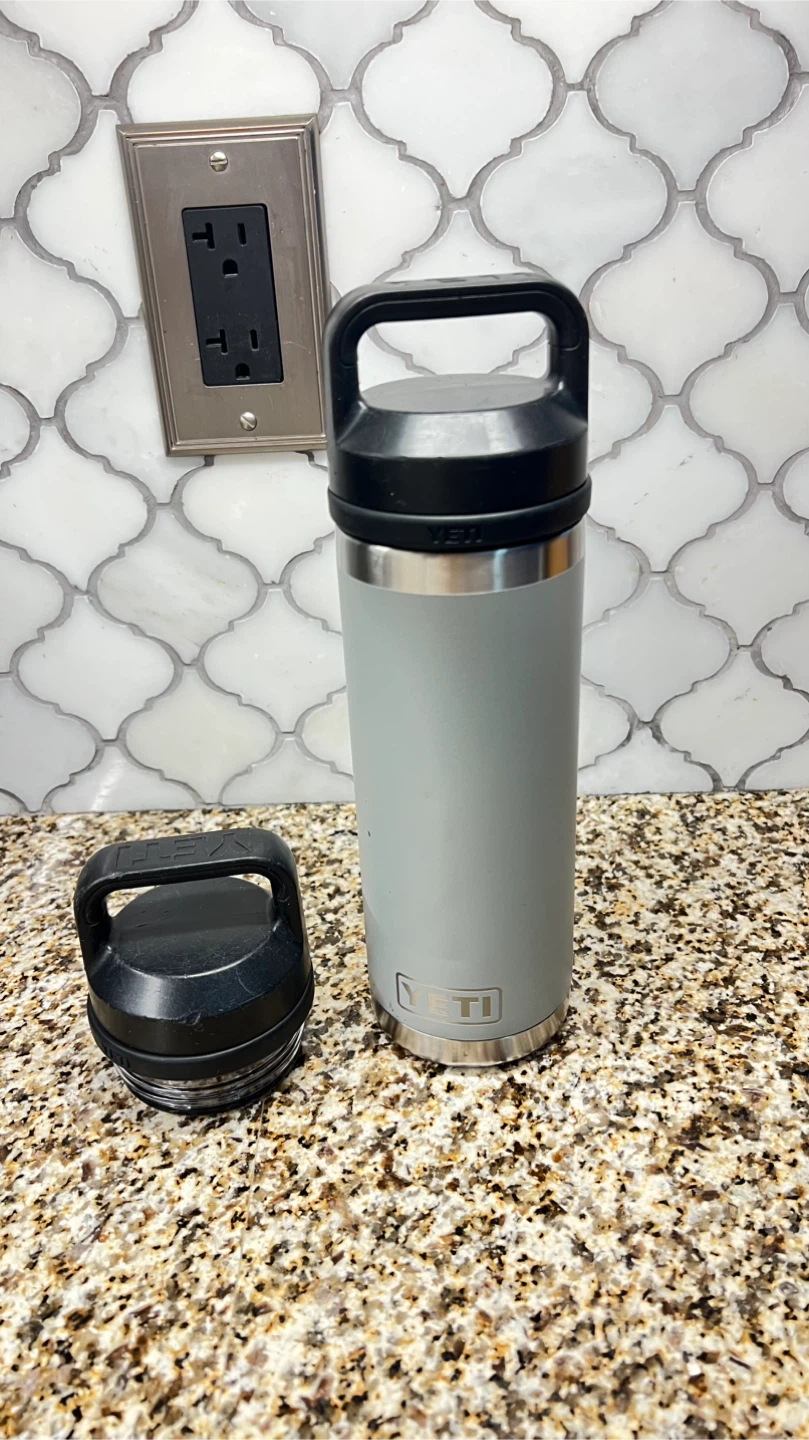Yeti rambler water bottle 18oz/532ml