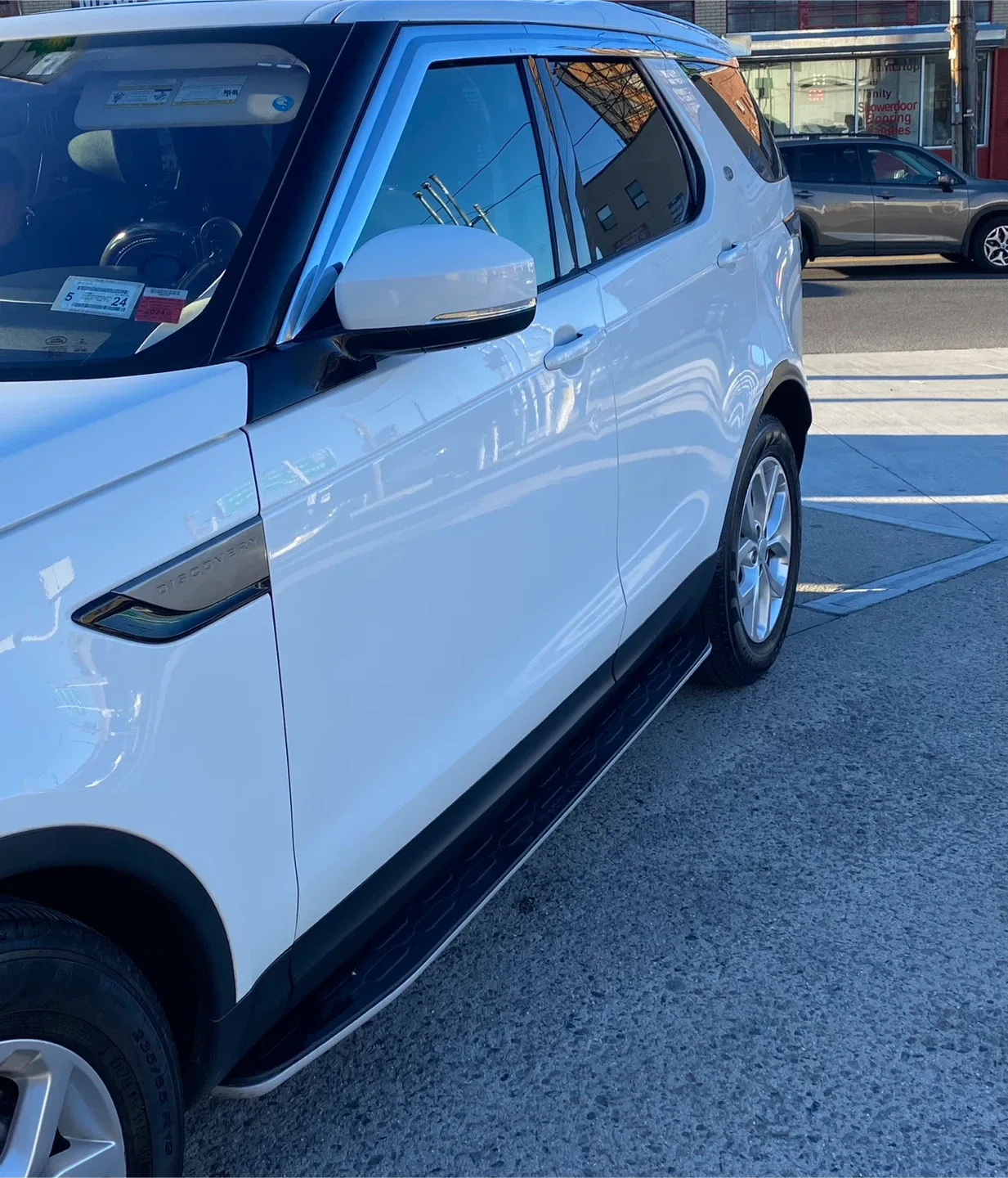 Land Rover Discovery SUV image indicator(10)