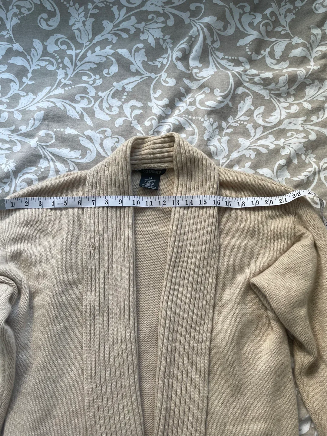 Holt Renfrew Cashmere Cardigan Size G/L image indicator(3)
