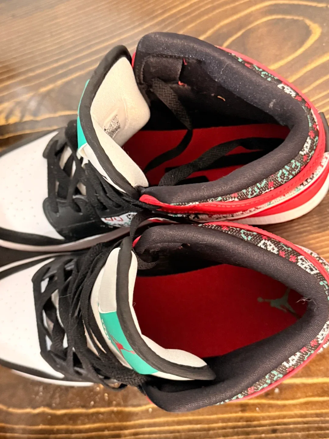 Jordan 1 Mid SE Shoes - Youth Size 7Y image indicator(4)