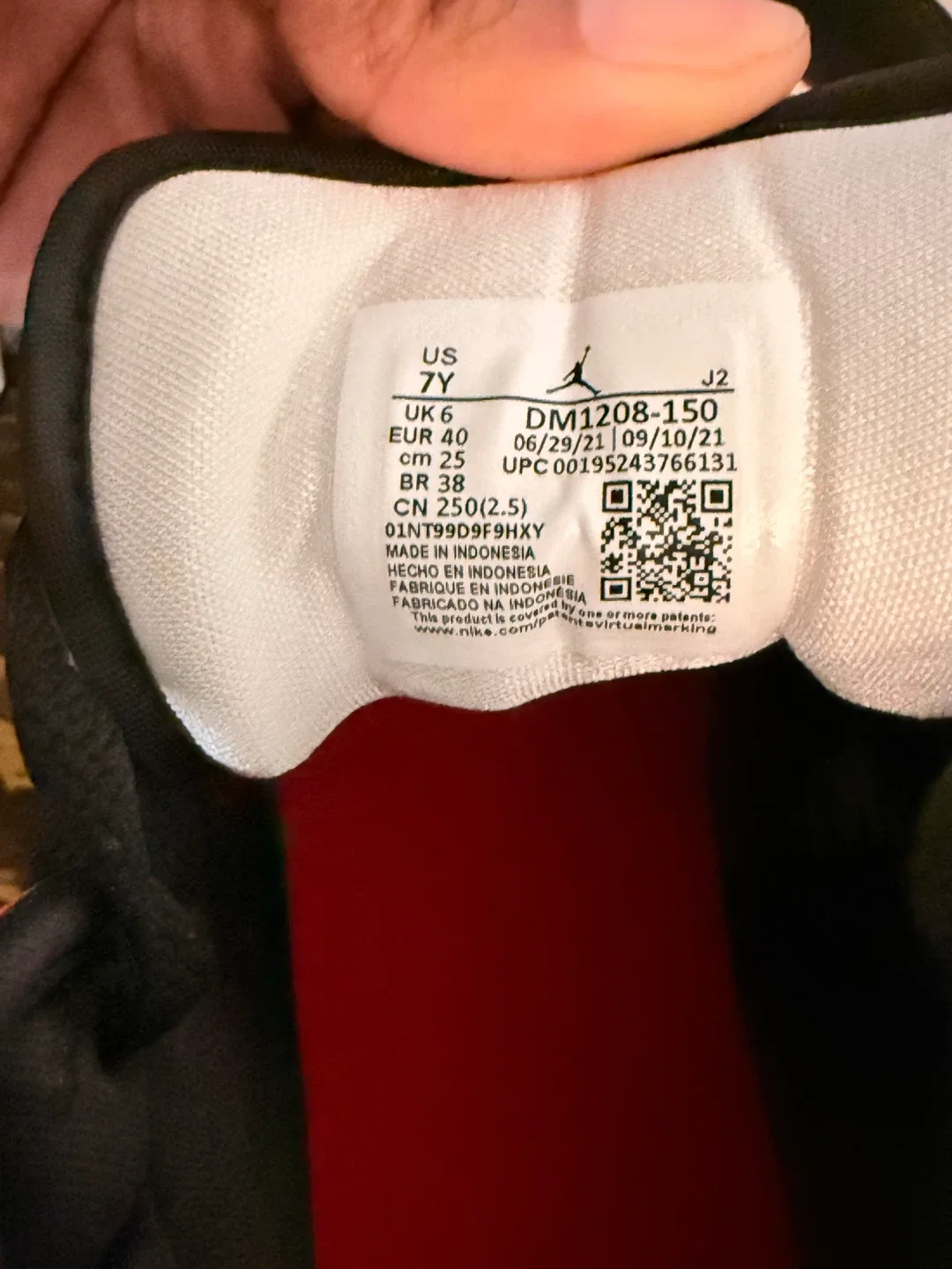 Jordan 1 Mid SE Shoes - Youth Size 7Y image indicator(5)