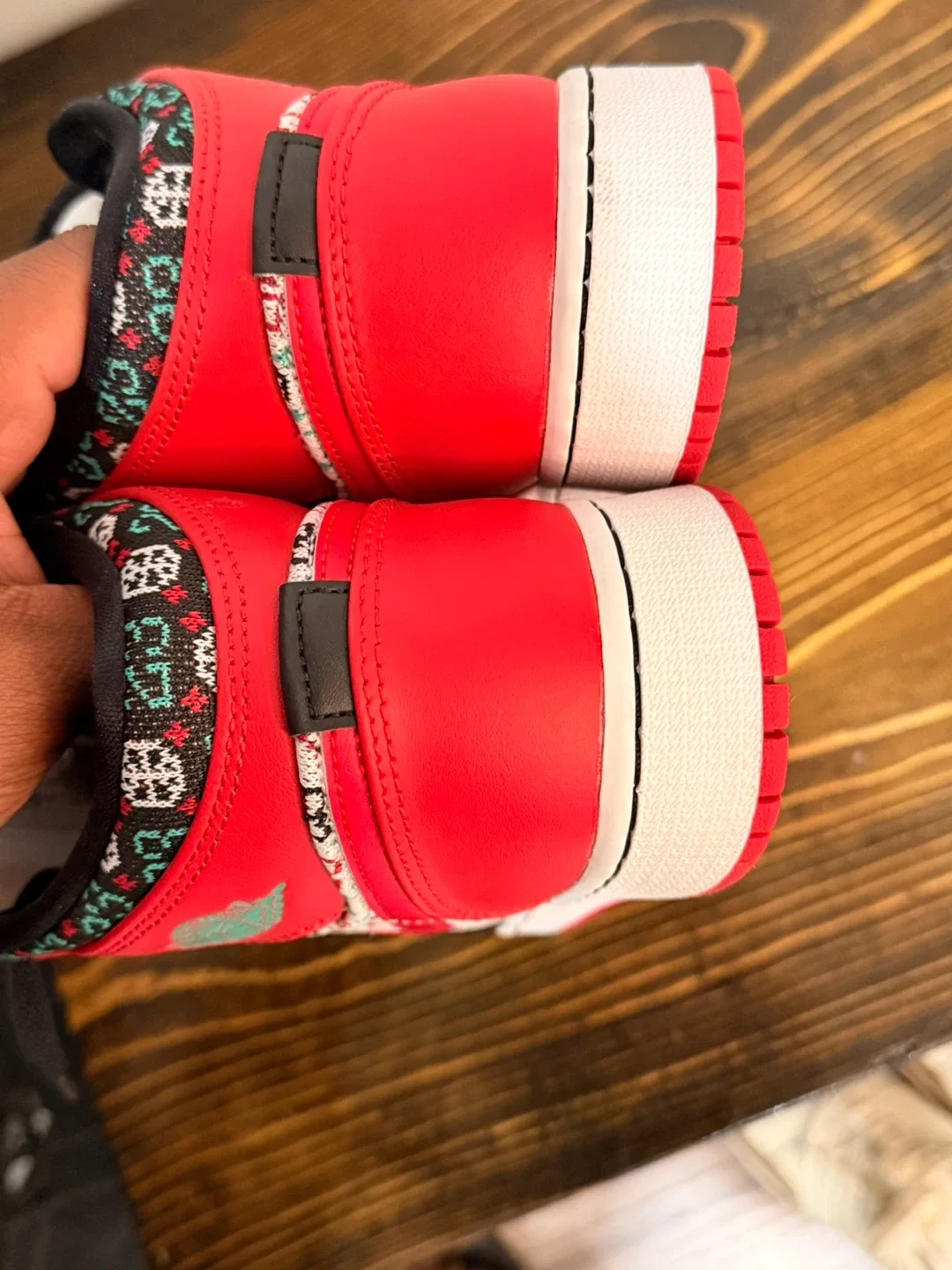 Jordan 1 Mid SE Shoes - Youth Size 7Y image indicator(3)