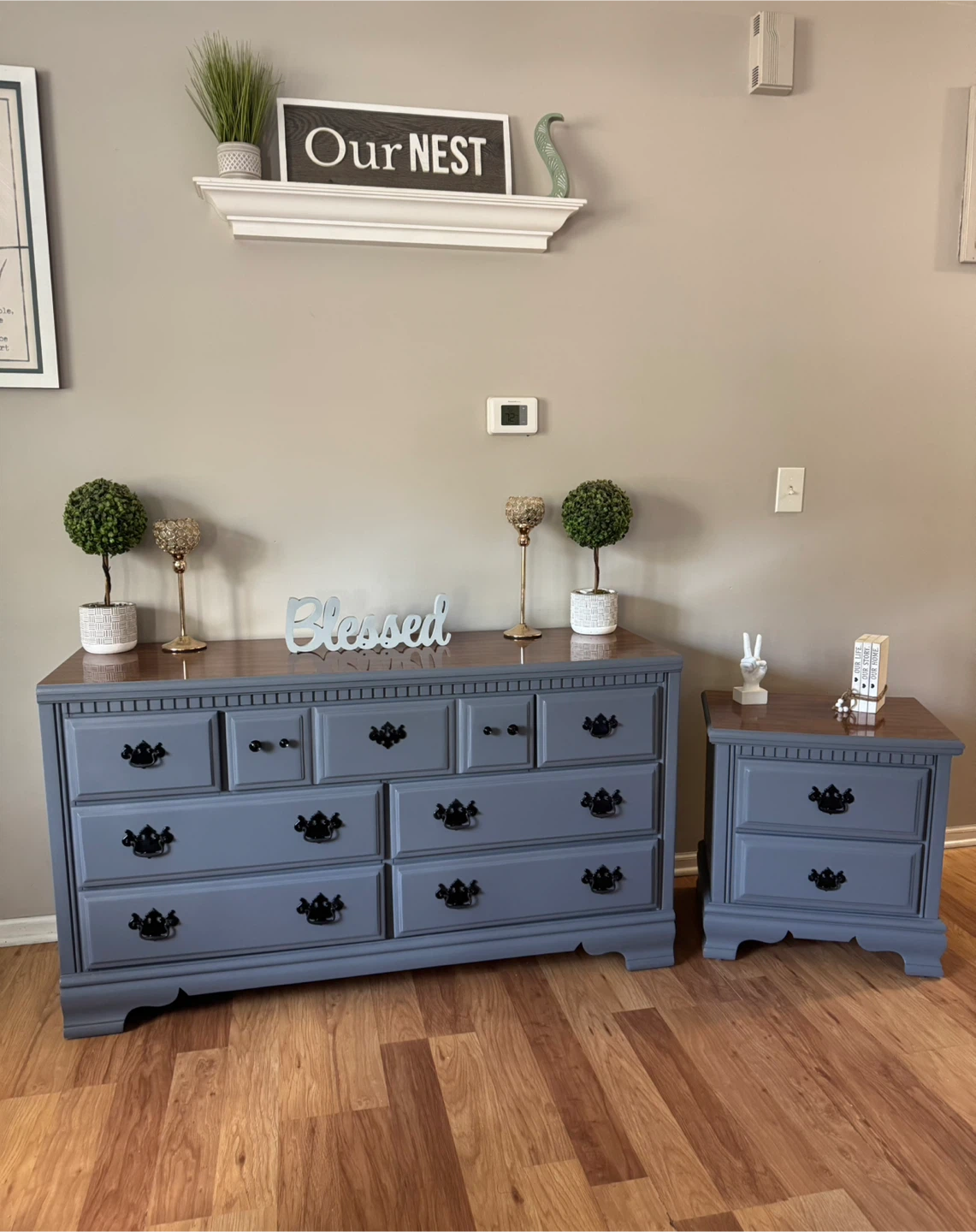 ✨🤎🩶Beautiful solid dresser & nightstand🩶🤎✨