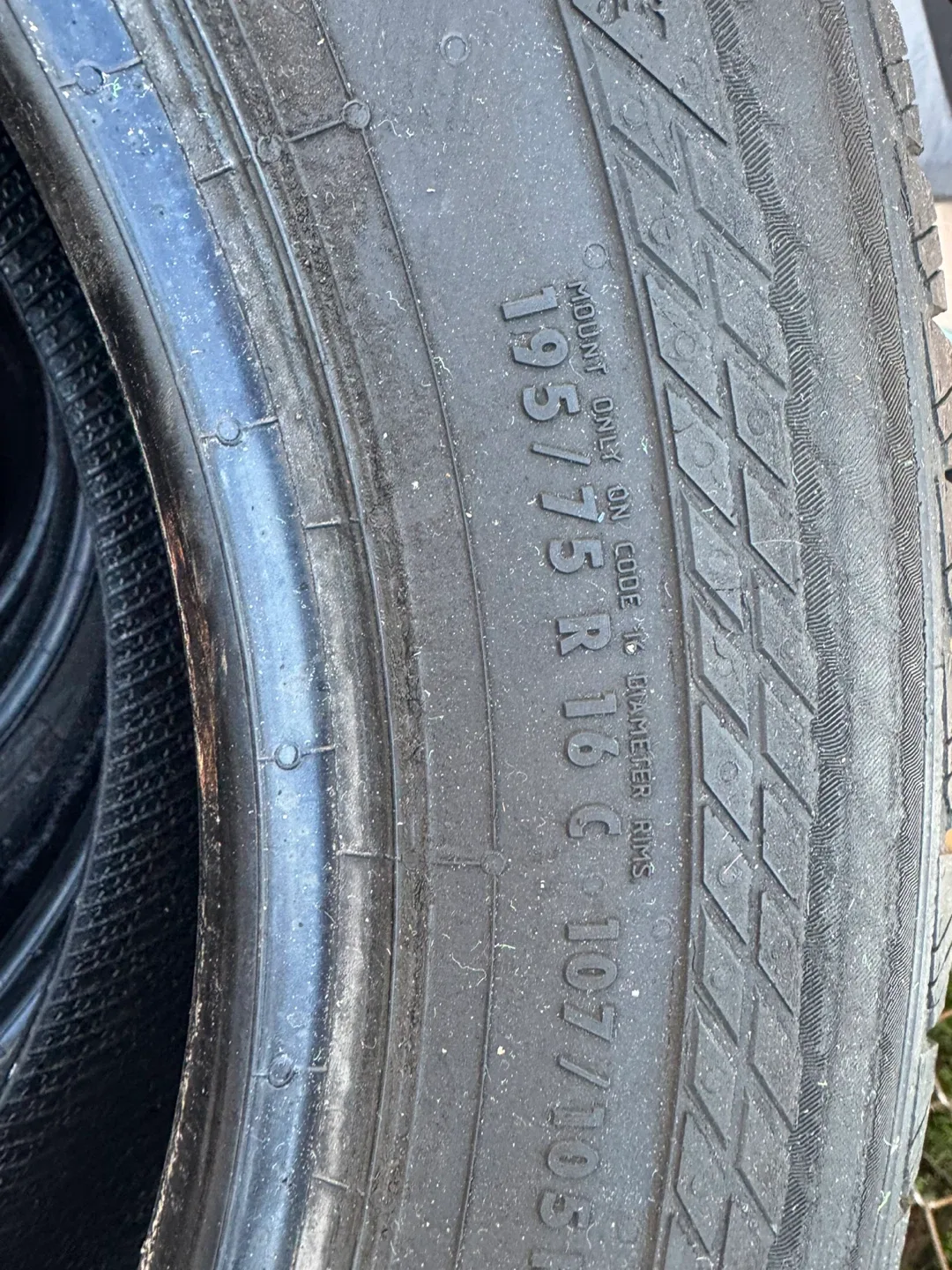 Set of 5 Used Tires - 195/75 R16C image indicator(2)