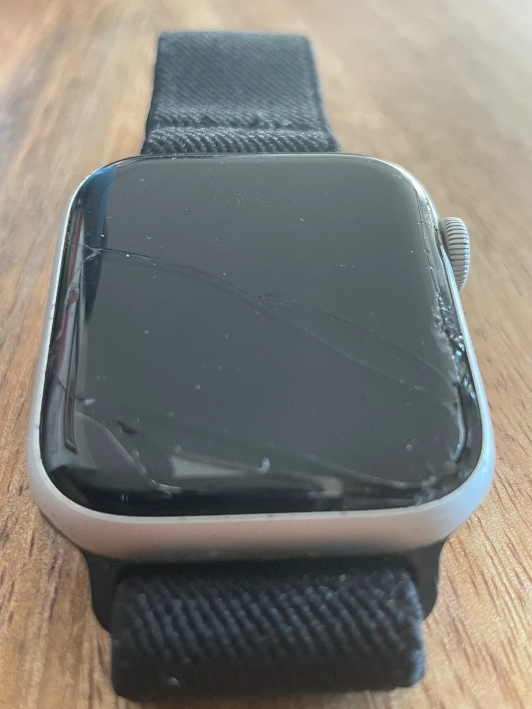 Apple Watch Series 5 with Cracked Screen image indicator(2)