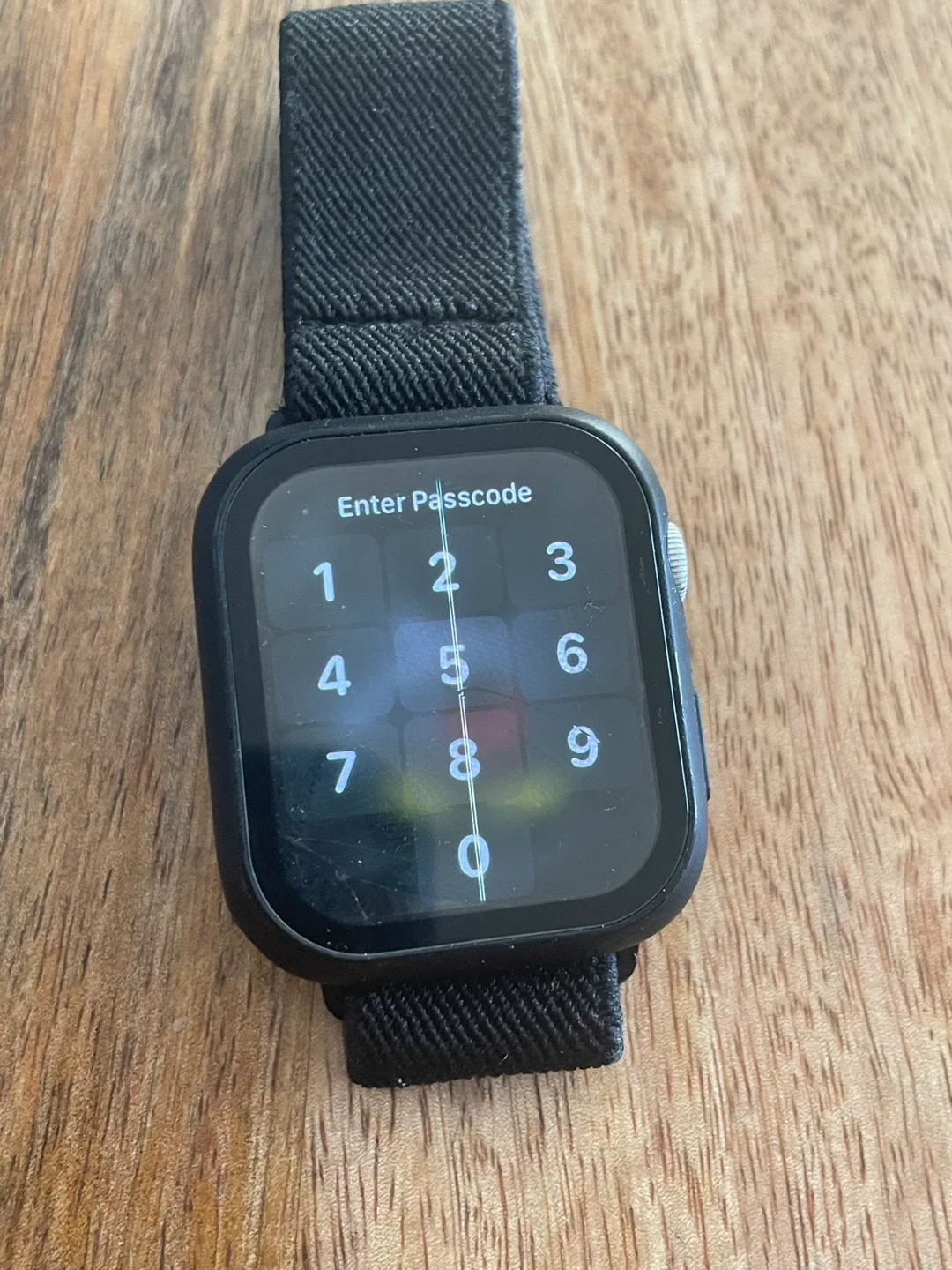 Apple Watch Series 5 with Cracked Screen image indicator(3)