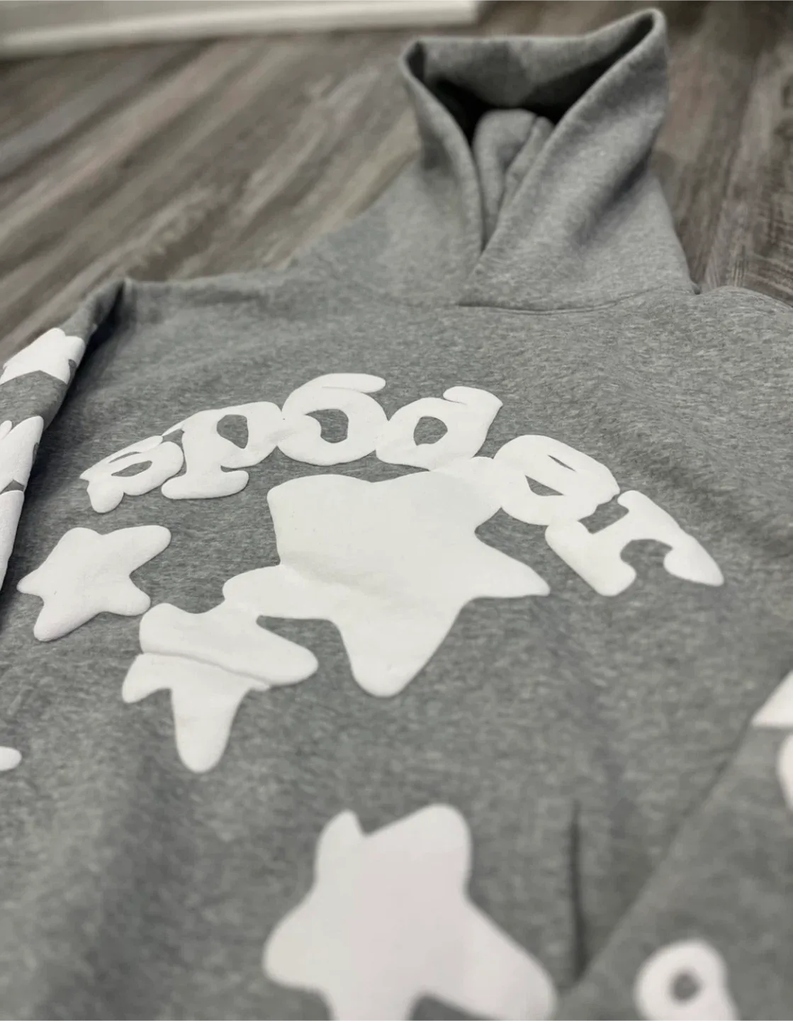 Sp5der Grey Beluga Hoodie image indicator(2)