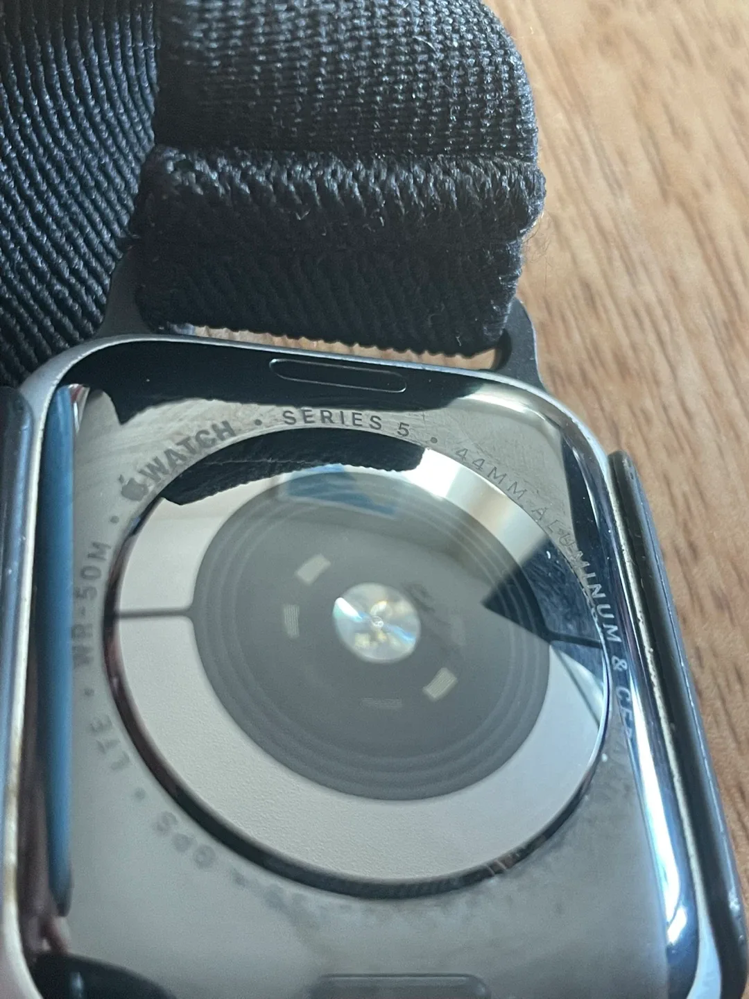 Apple Watch Series 5 with Cracked Screen image indicator(8)